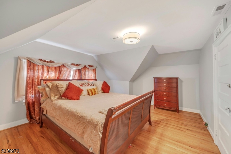 West Orange Twp., New Jersey, 07052, United States, 6 Bedrooms Bedrooms, ,4 BathroomsBathrooms,Residential,For Sale,1934575