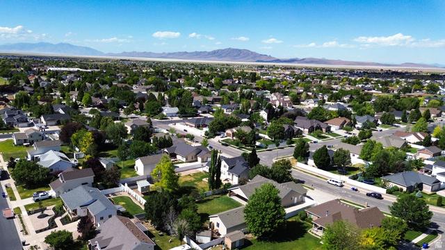 Syracuse, Utah, 84075, United States, 4 Bedrooms Bedrooms, ,3 BathroomsBathrooms,Residential,For Sale,2048883