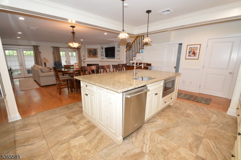 Teaneck, New Jersey, 07666, United States, 2 Bedrooms Bedrooms, ,3 BathroomsBathrooms,Residential,For Sale,1870844