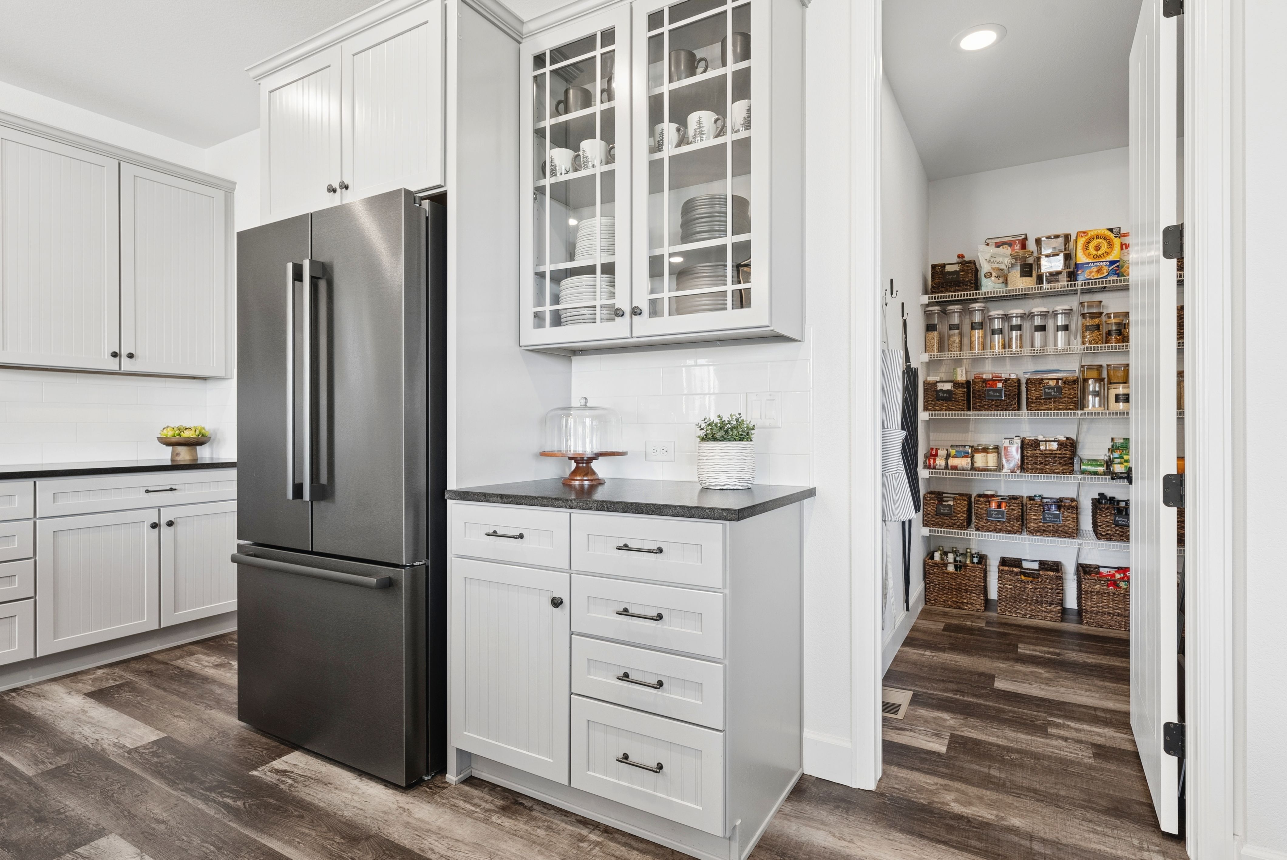  Newer construction, thoughtful design, and beautifully scaled spaces - 物件實景