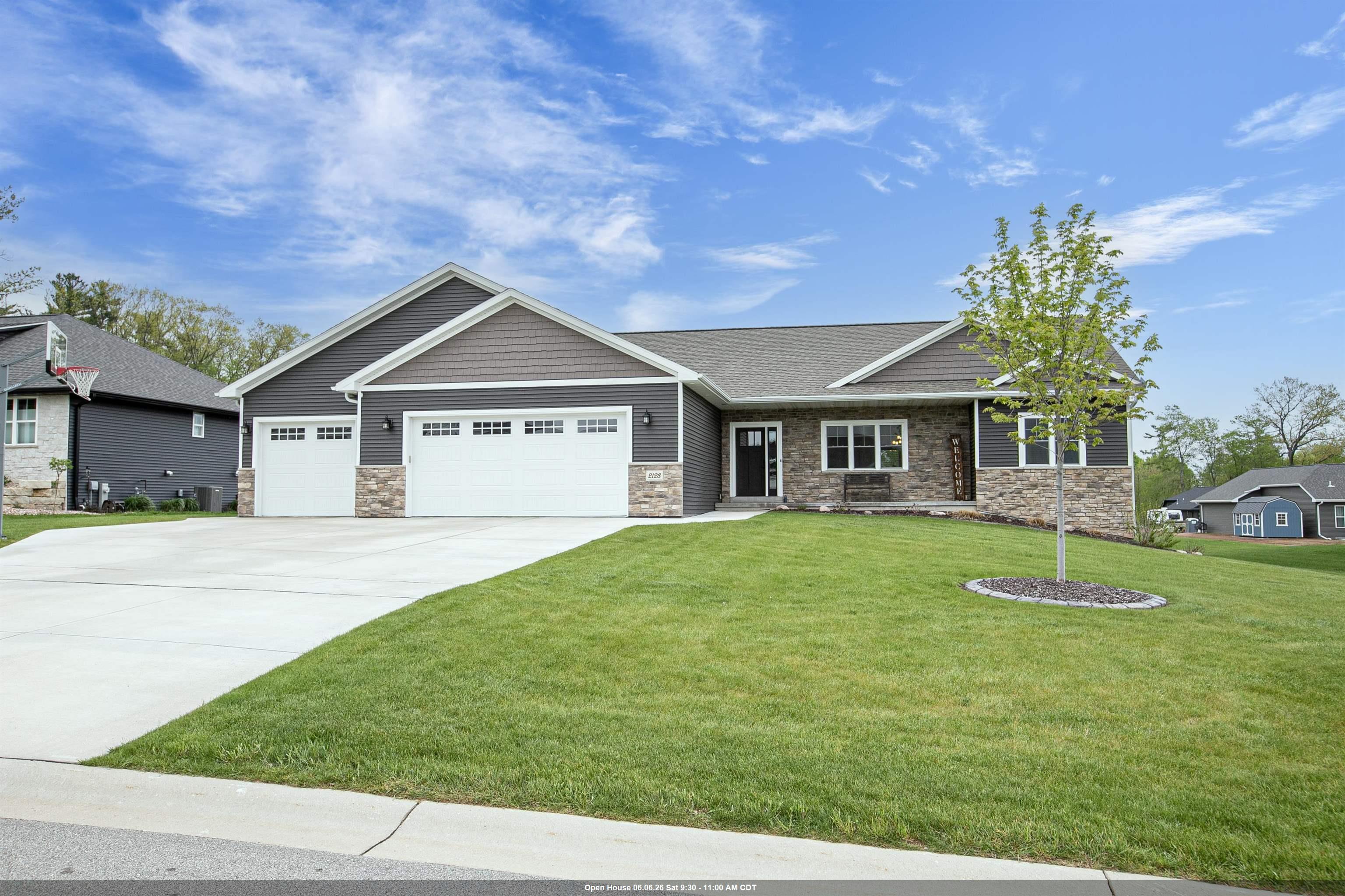 Suamico, Wisconsin, 54313, United States, 4 Bedrooms Bedrooms, ,3 BathroomsBathrooms,Residential,For Sale,2048158