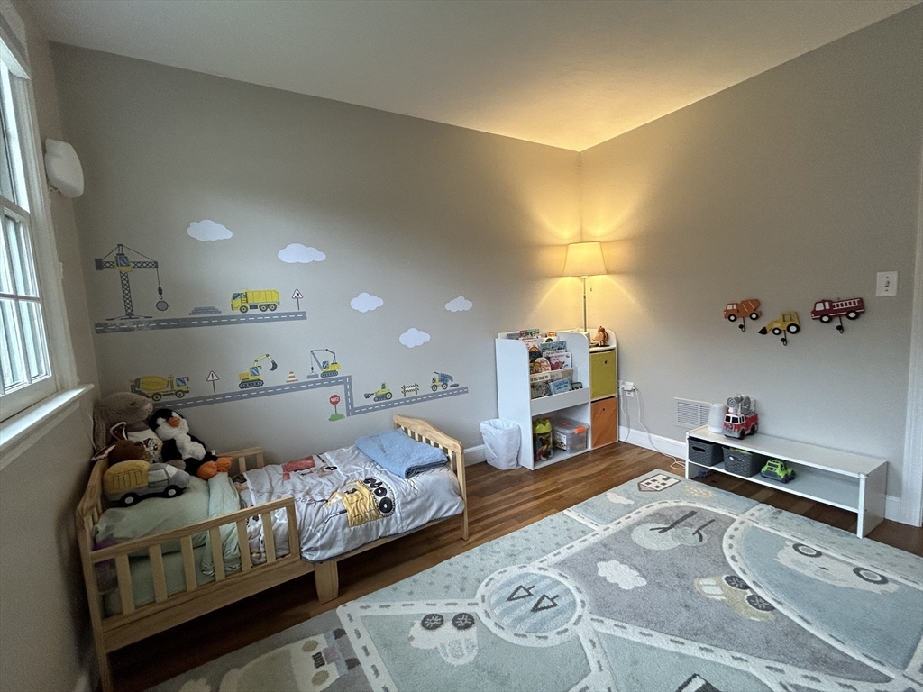 Framingham, Massachusetts, 01701, United States, 4 Bedrooms Bedrooms, ,3 BathroomsBathrooms,Residential,For Sale,1988982