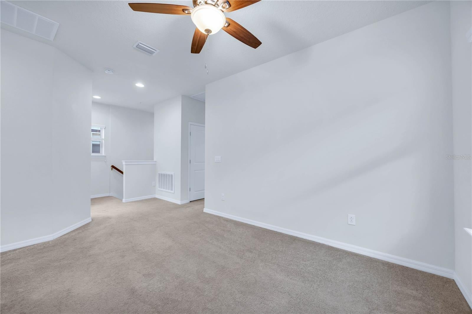 WINTER GARDEN, Florida, 34787, United States, 4 Bedrooms Bedrooms, ,3 BathroomsBathrooms,Residential,For Sale,1993845