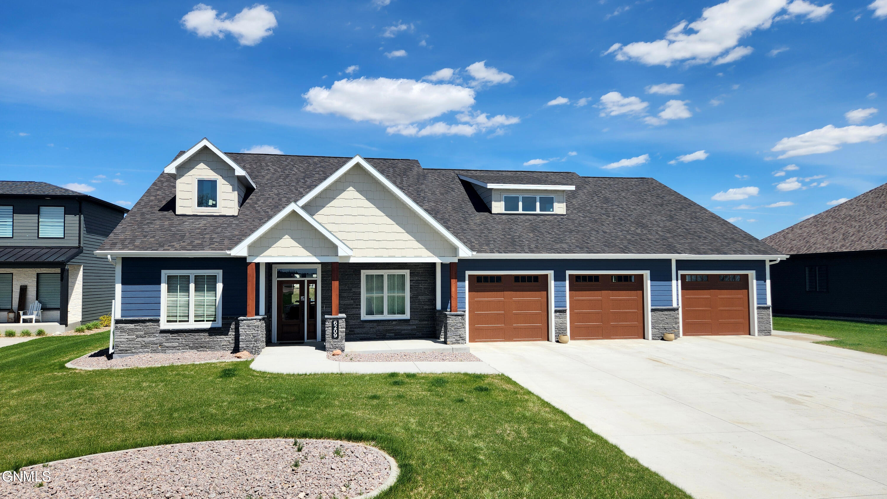 Bismarck, North Dakota, 58503, United States, 3 Bedrooms Bedrooms, ,3 BathroomsBathrooms,Residential,For Sale,1995468