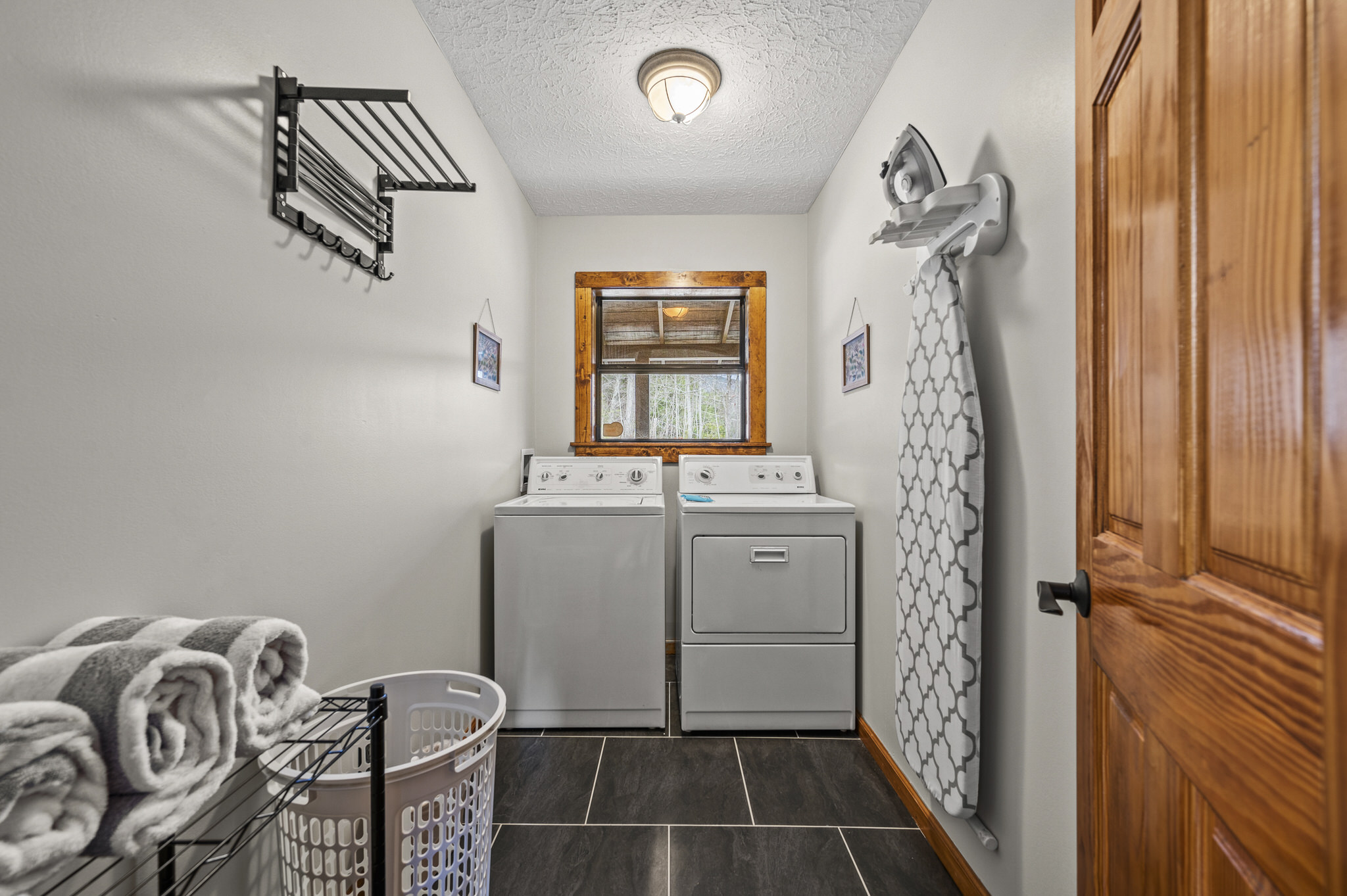 Gatlinburg, Tennessee, 37738, United States, 3 Bedrooms Bedrooms, ,2 BathroomsBathrooms,Residential,For Sale,1987408