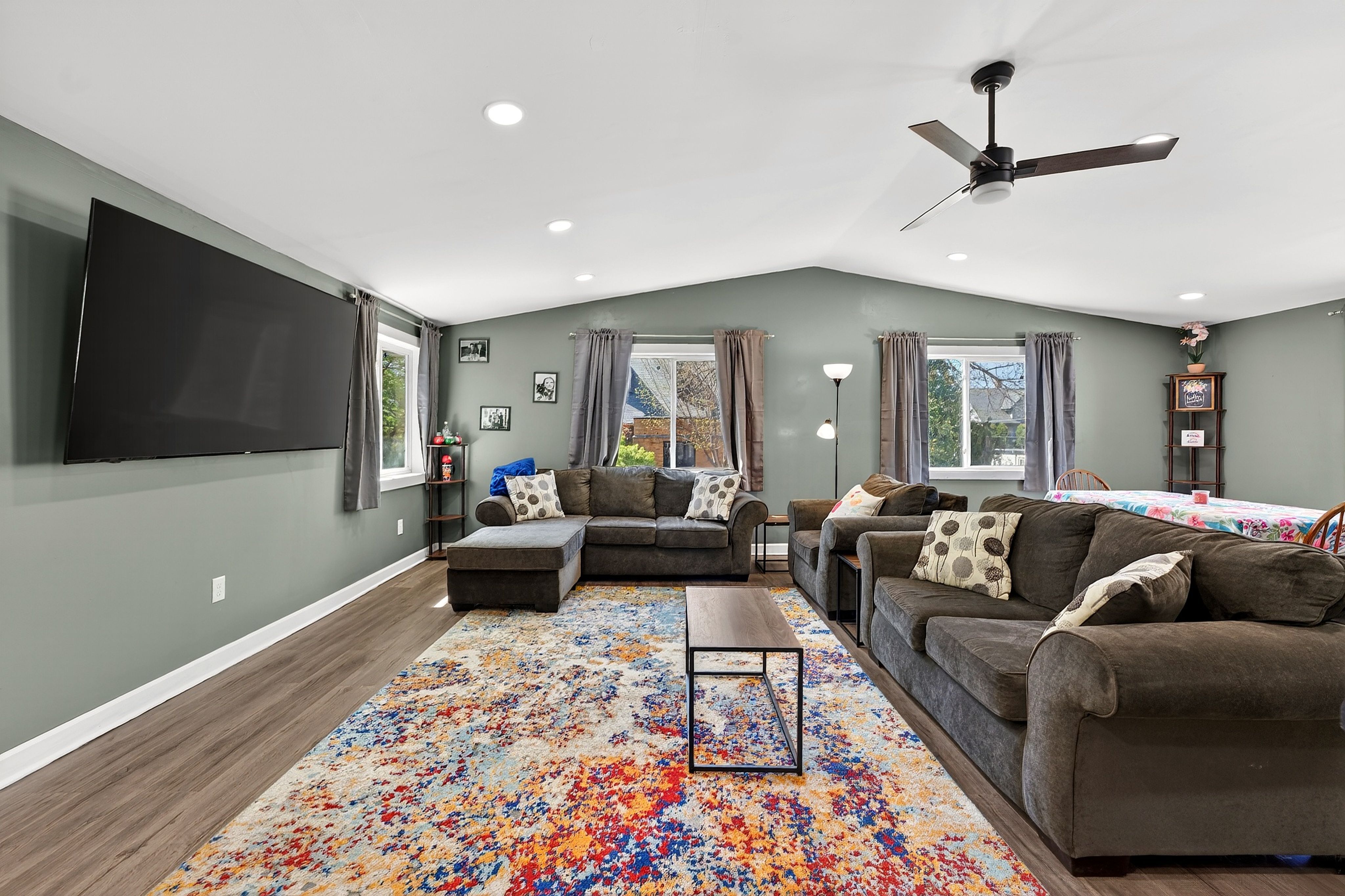  Ultimate Versatility: 7-Bedroom Gem with $40K in Upgrades & Private Guest Wing - 物件實景