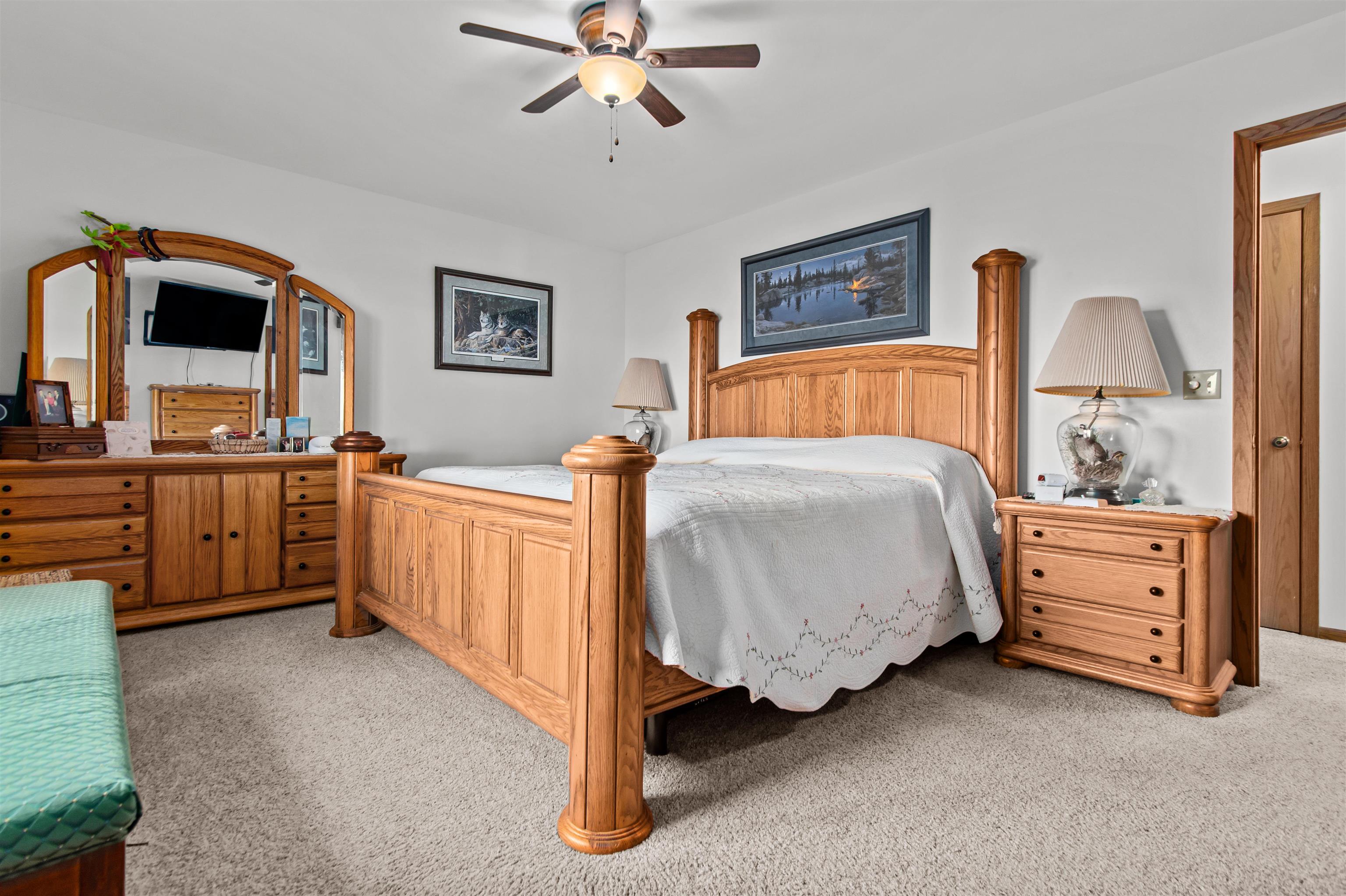 WINNECONNE, Wisconsin, 54986, United States, 2 Bedrooms Bedrooms, ,2 BathroomsBathrooms,Residential,For Sale,1926220