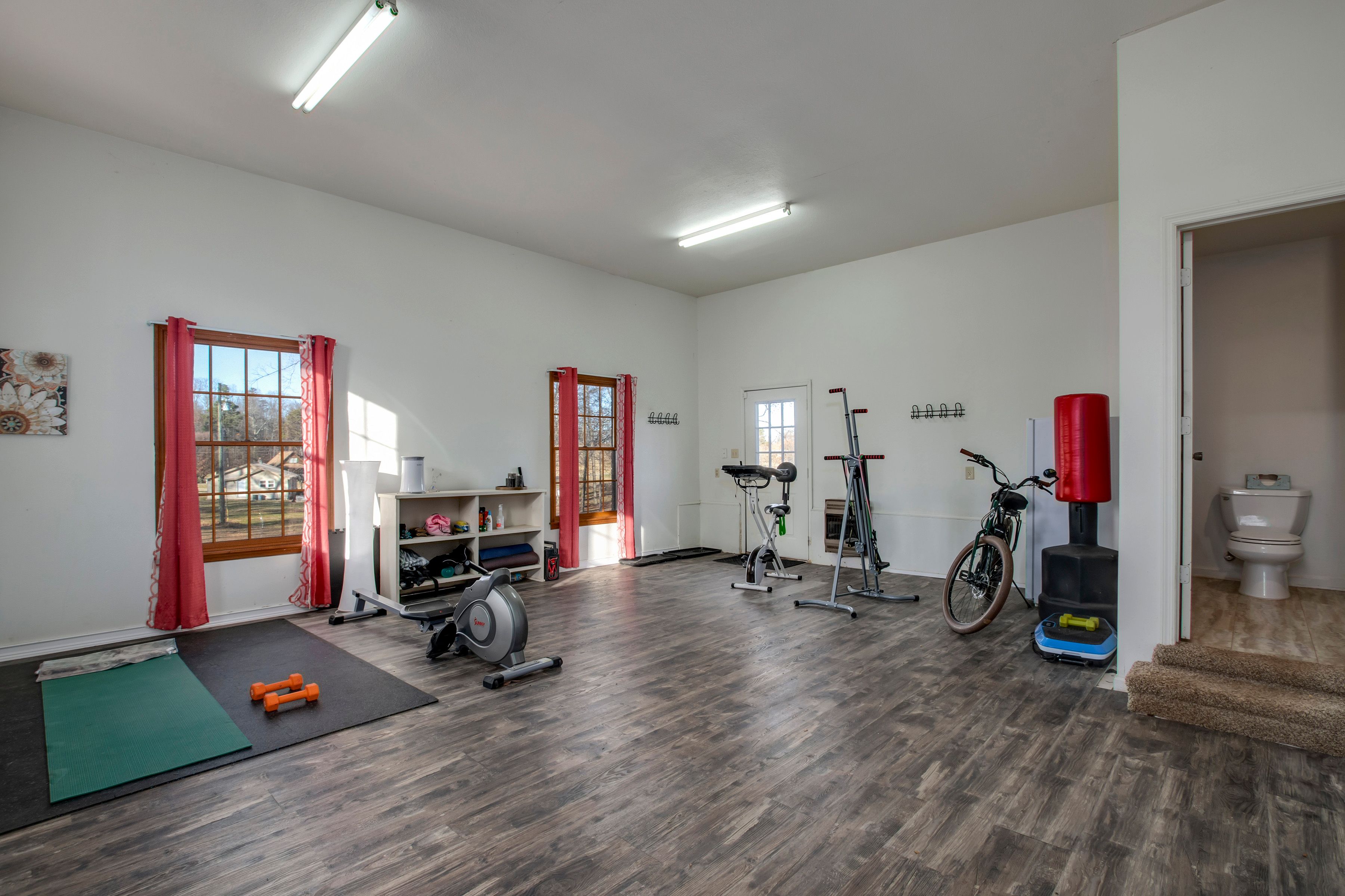 Loudon, Tennessee, 37774, United States, 3 Bedrooms Bedrooms, ,3 BathroomsBathrooms,Residential,For Sale,2011401