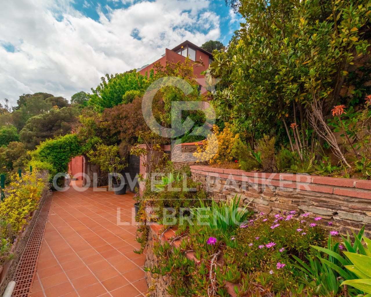 Barcelona, Catalonia, ES, 4 Bedrooms Bedrooms, ,3 BathroomsBathrooms,Residential,For Sale,1827300