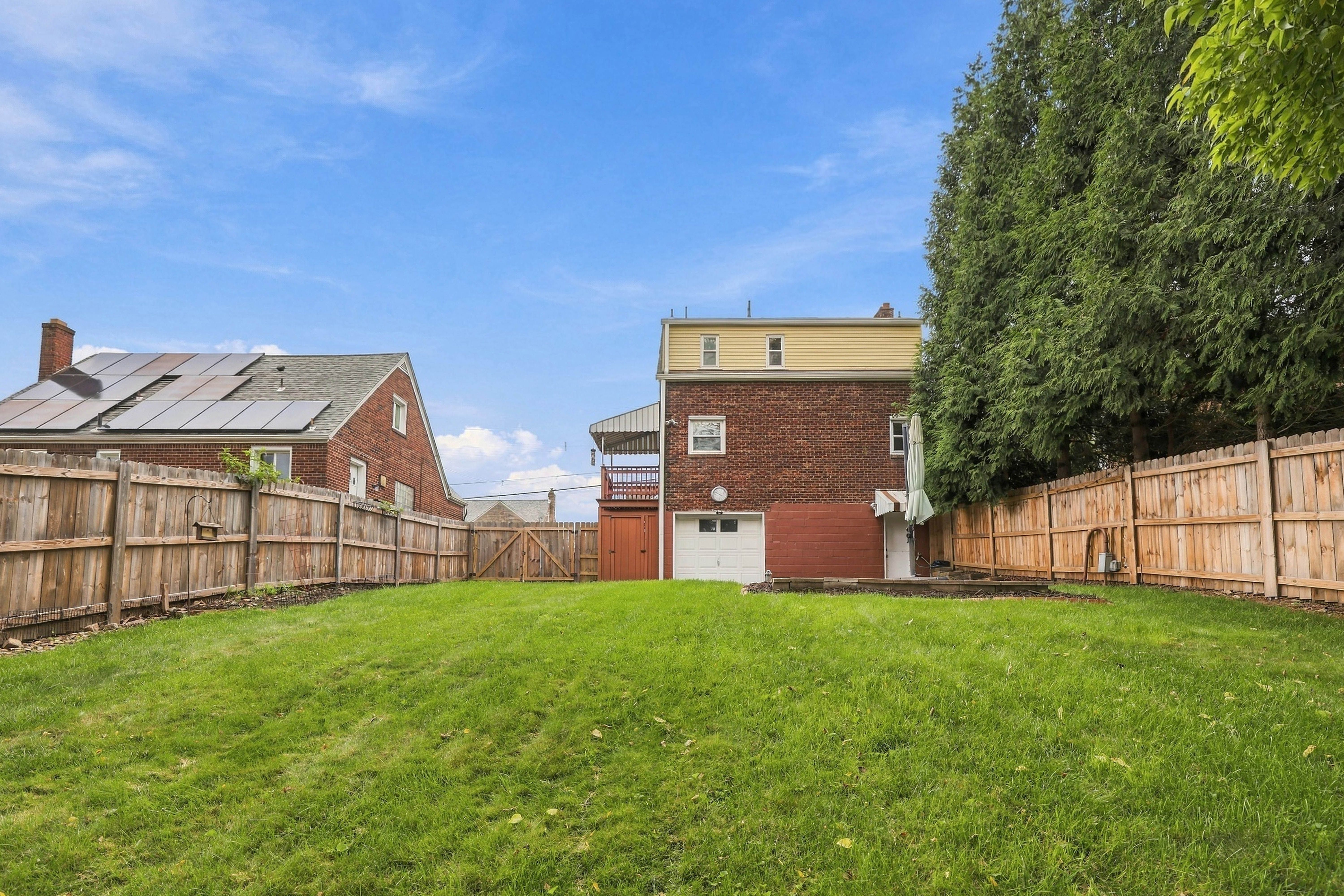  715 Maple Street, West Mifflin, PA 15122 - 物件實景
