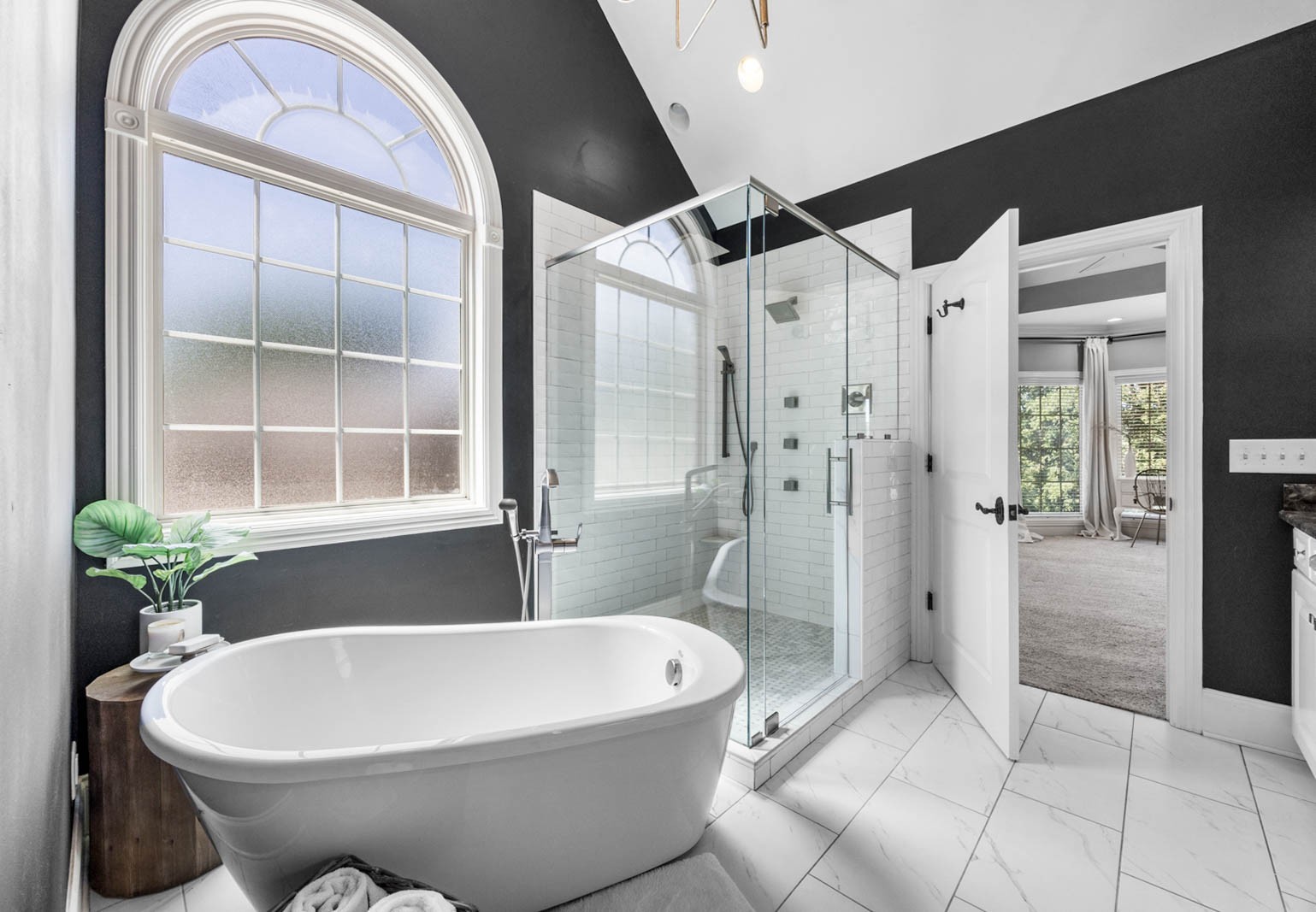 Clarksville, Tennessee, 37043, United States, 4 Bedrooms Bedrooms, ,5 BathroomsBathrooms,Residential,For Sale,1997798