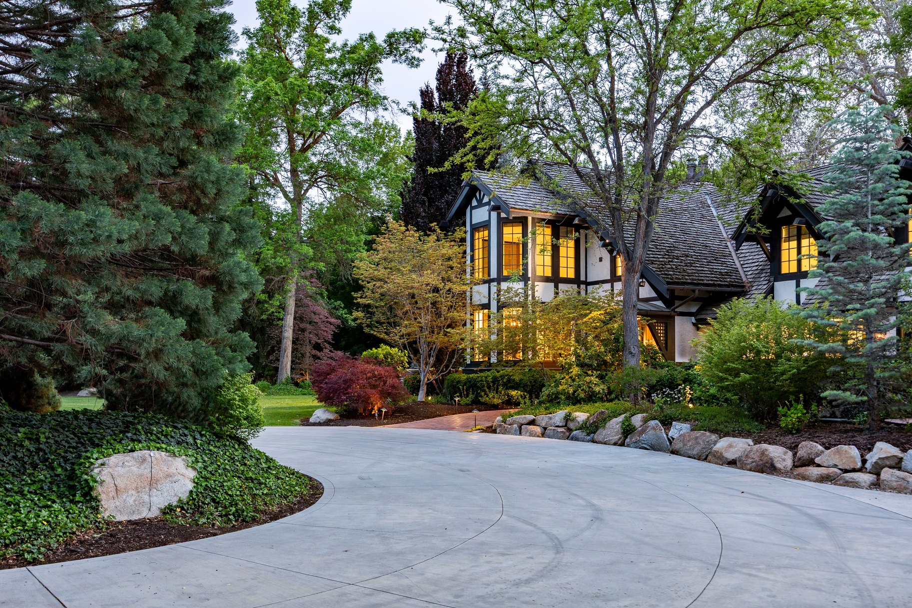  Stunning Tudor Estate in Premier Walker Lane Neighborhood - 物件實景