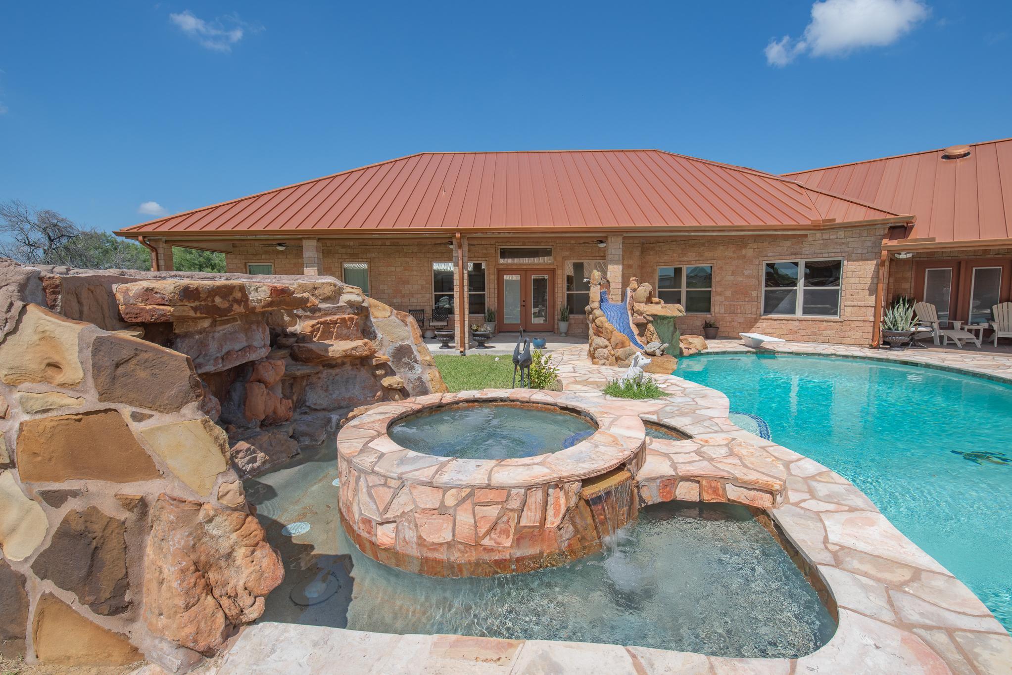 Kingsville, Texas, 78363, United States, 5 Bedrooms Bedrooms, ,6 BathroomsBathrooms,Residential,For Sale,1925551