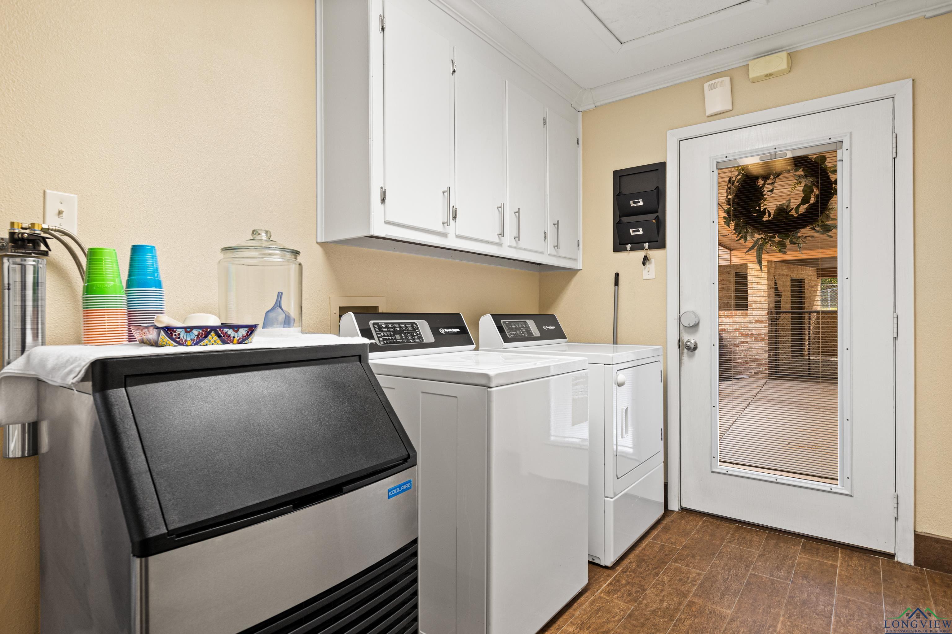 Kilgore, Texas, 75662, United States, 4 Bedrooms Bedrooms, ,3 BathroomsBathrooms,Residential,For Sale,1949860