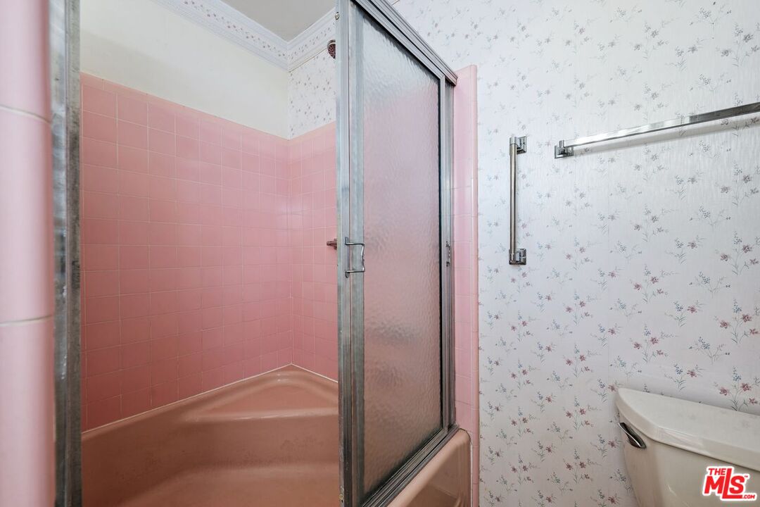 Los Angeles, California, 90056, United States, 2 Bedrooms Bedrooms, ,3 BathroomsBathrooms,Residential,For Sale,2001652