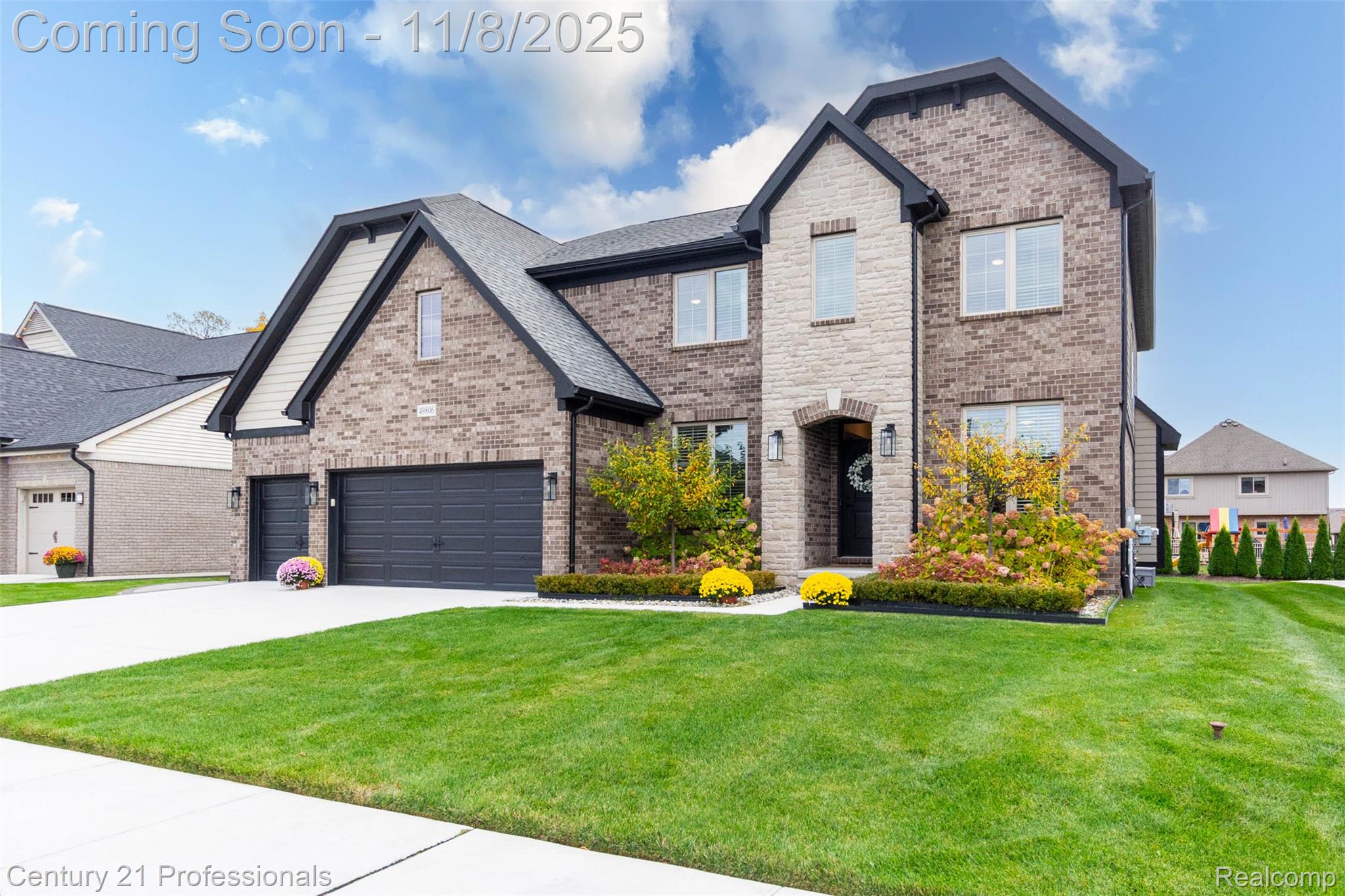 Macomb, Michigan, 48044, United States, 4 Bedrooms Bedrooms, ,3 BathroomsBathrooms,Residential,For Sale,1985765