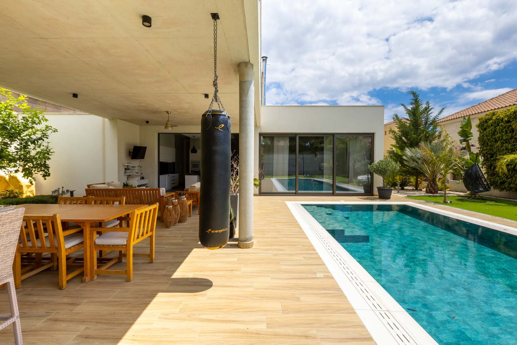  Contemporary 4-Bedroom Villa with Private Pool in Agios Athanasios, Limassol - 物件實景