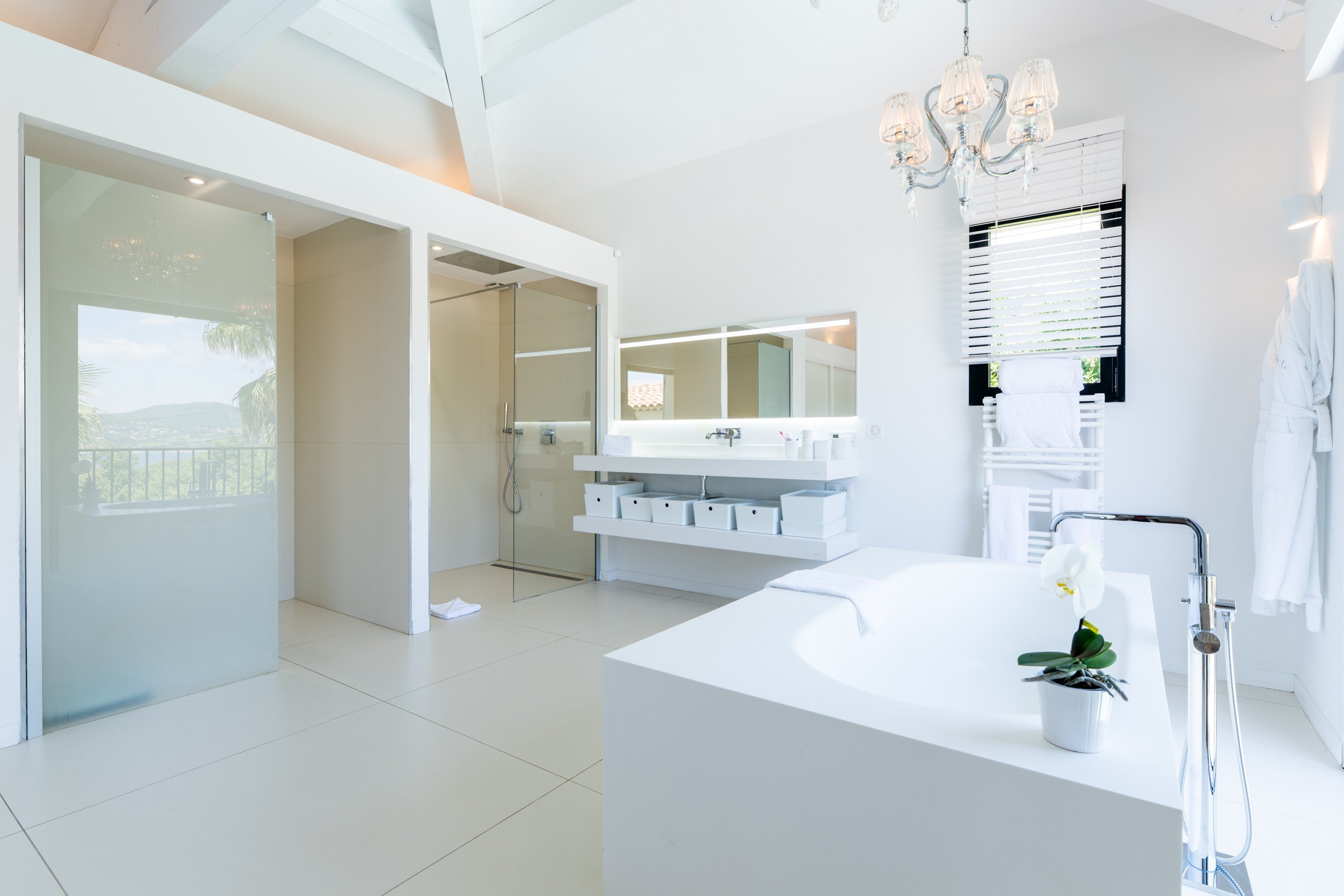  Contemporary villa with sea view for sale in Gassin, at the gateway to Saint-Tr… - 物件實景