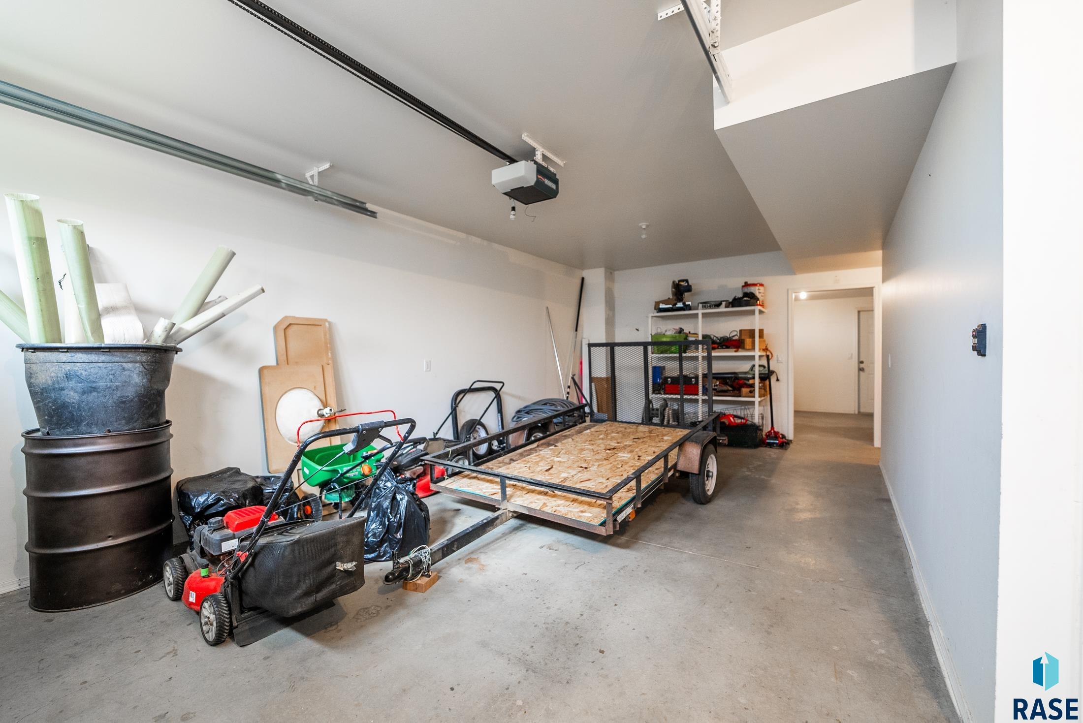 Yankton, South Dakota, 57078, United States, 6 Bedrooms Bedrooms, ,4 BathroomsBathrooms,Residential,For Sale,1975294