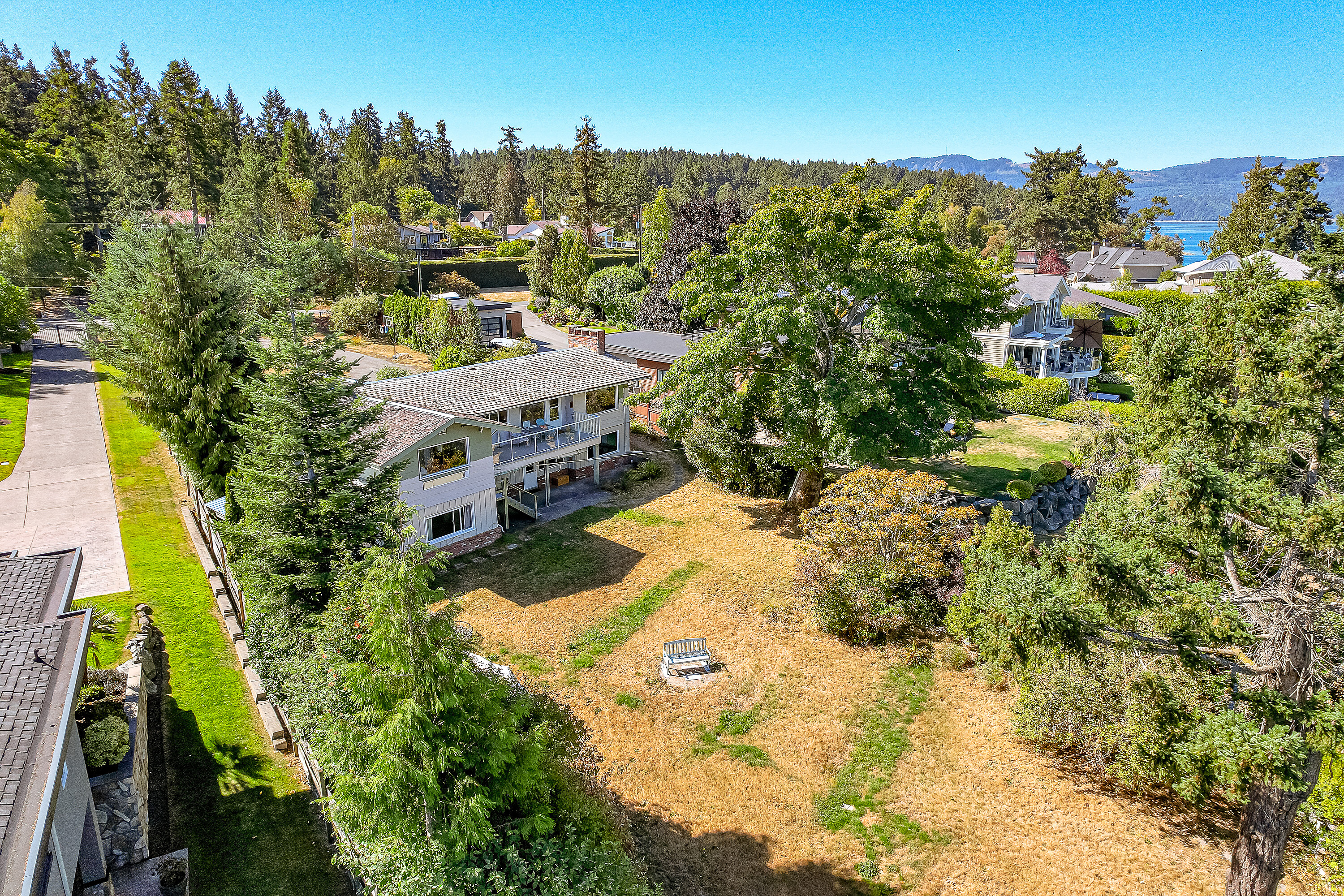  Prime Waterfront Home - 物件實景