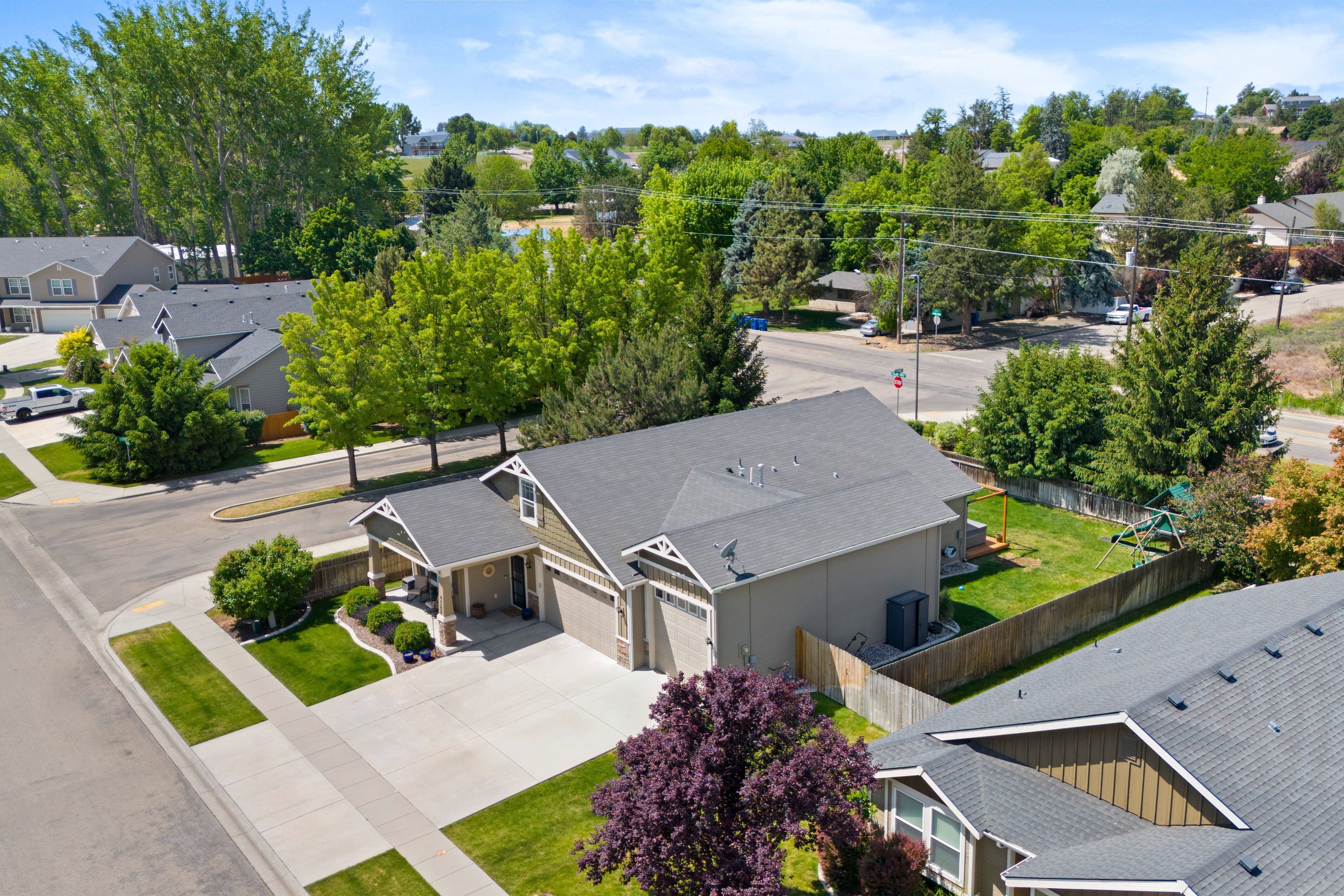  Single-Level Living with Bonus Room and 33’ RV Bay - 物件實景