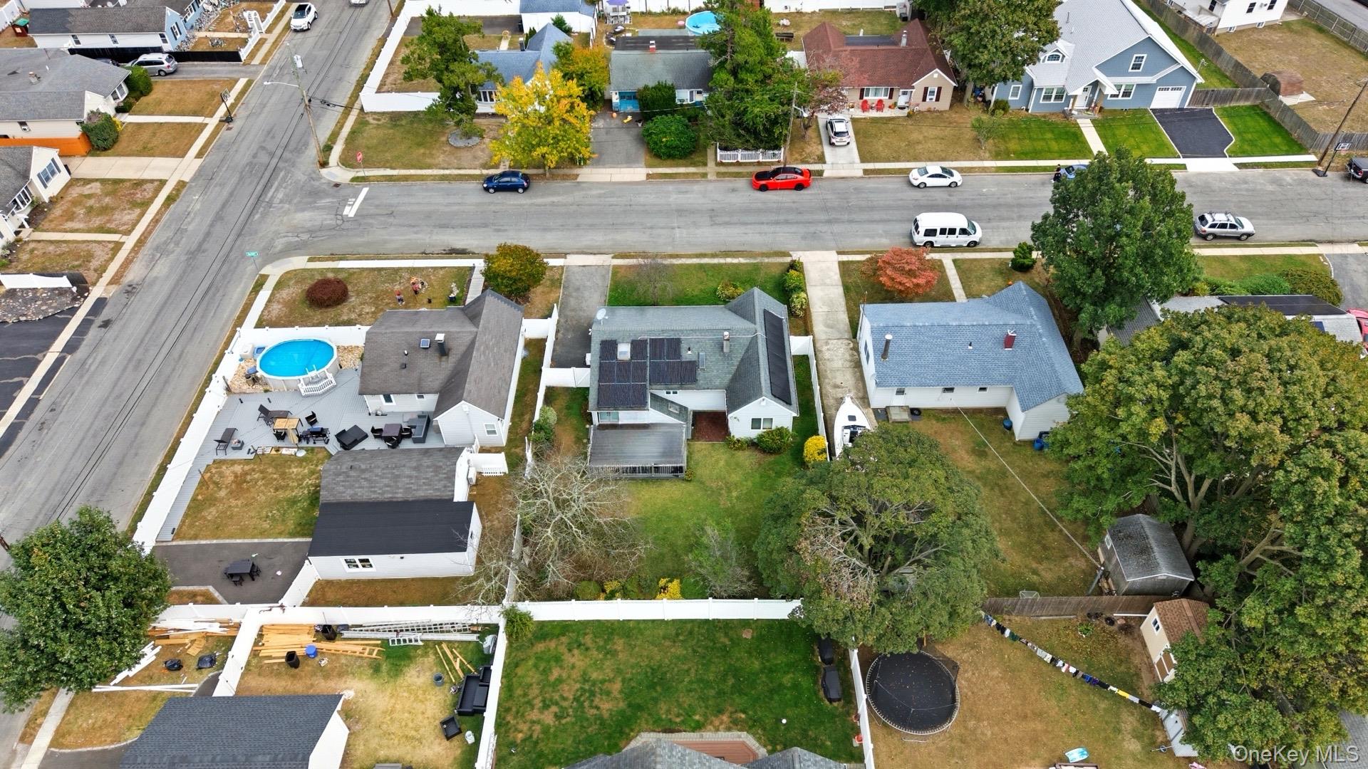 Lindenhurst, New York, 11757, United States, 3 Bedrooms Bedrooms, ,1 BathroomBathrooms,Residential,For Sale,1963707