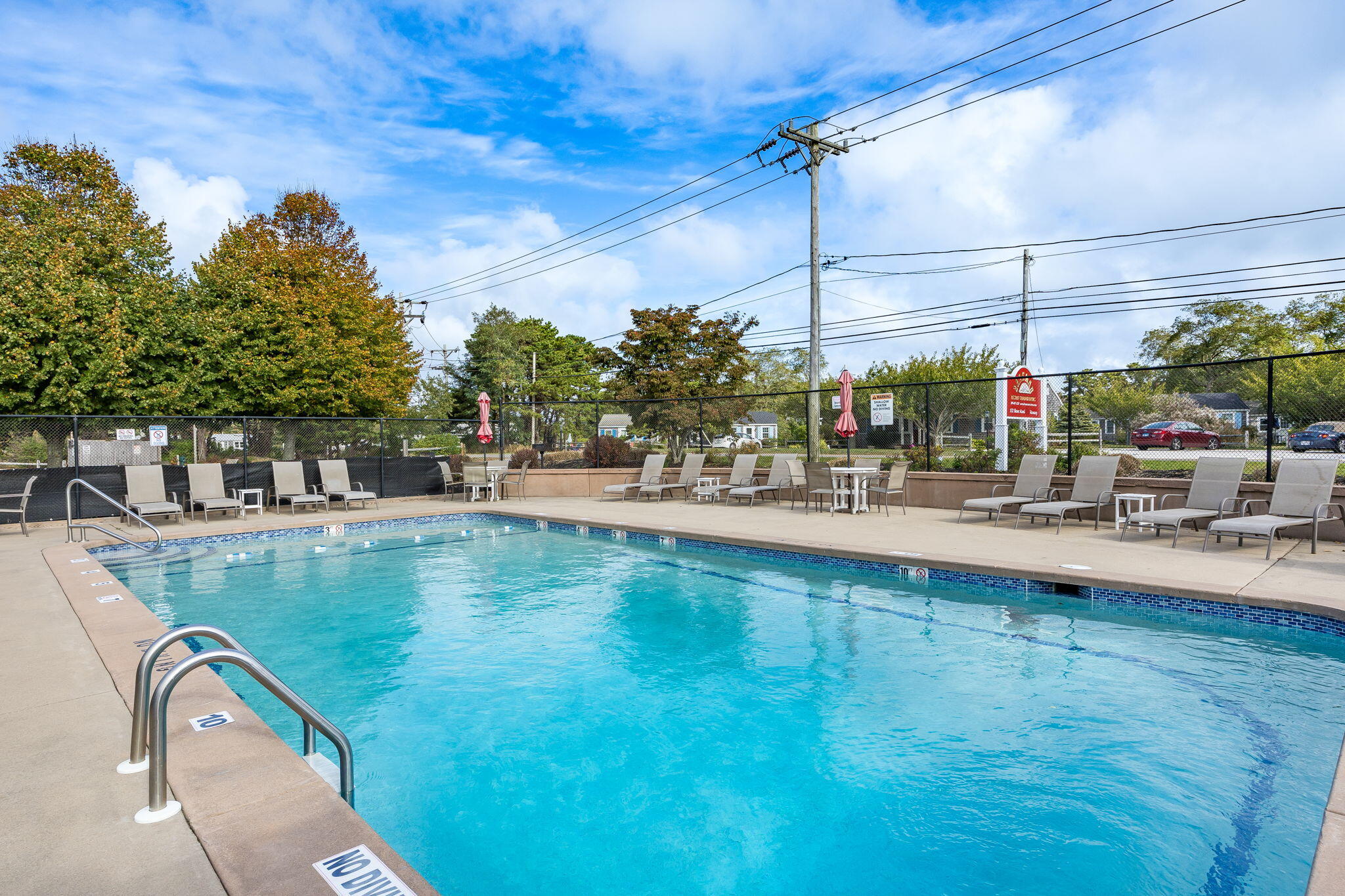  Private Deck, Pool, and Easy Ownership in North Truro - 物件實景
