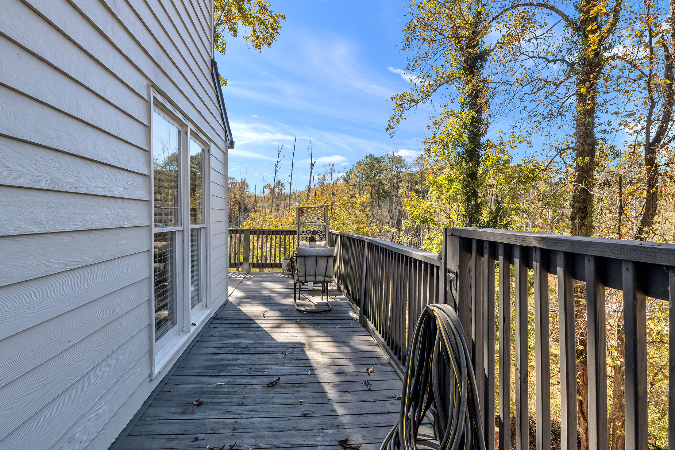  Classic Southern Charm and a Welcoming Wraparound Porch - 物件實景