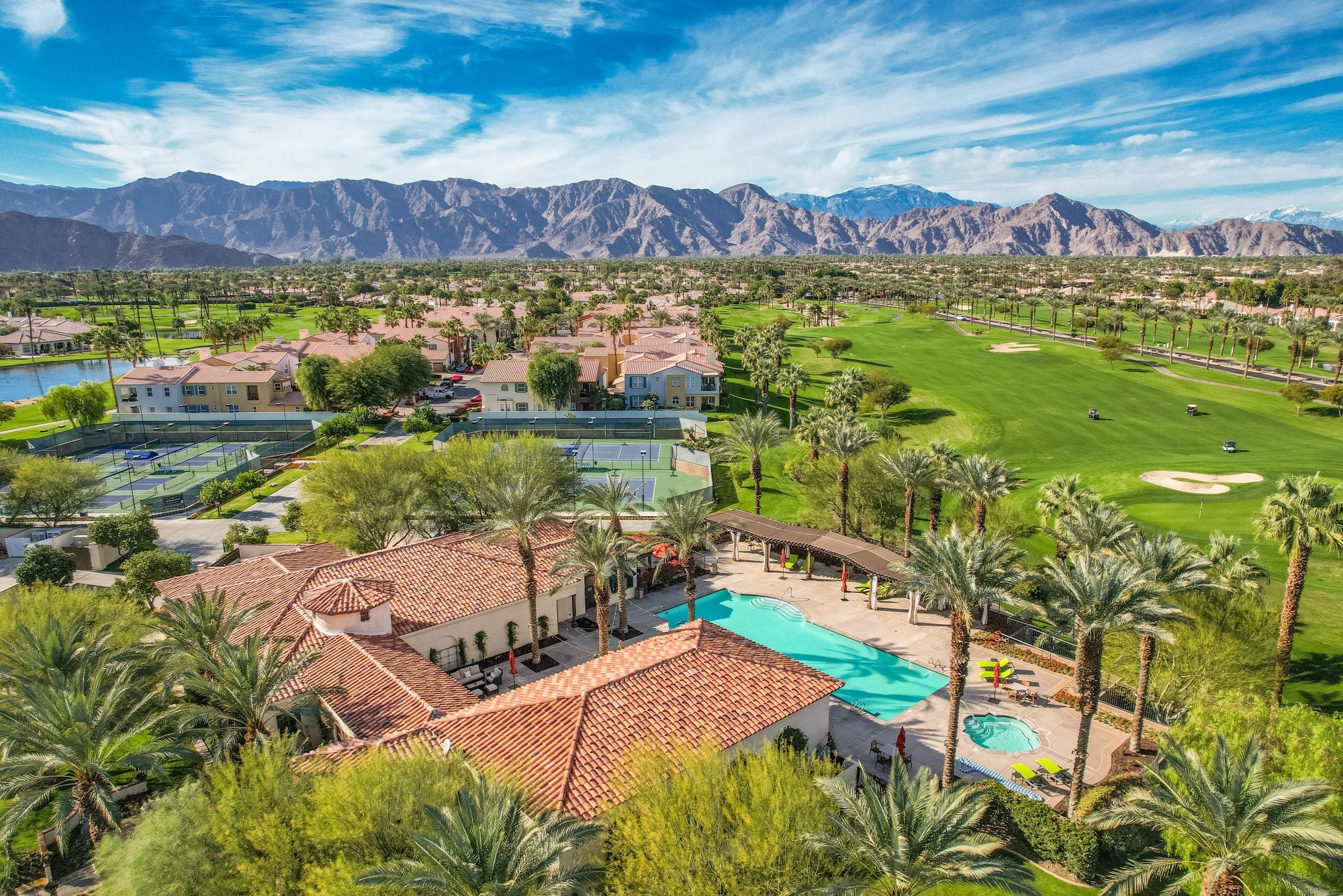  Golf Course Living With Designer Touches - 物件實景