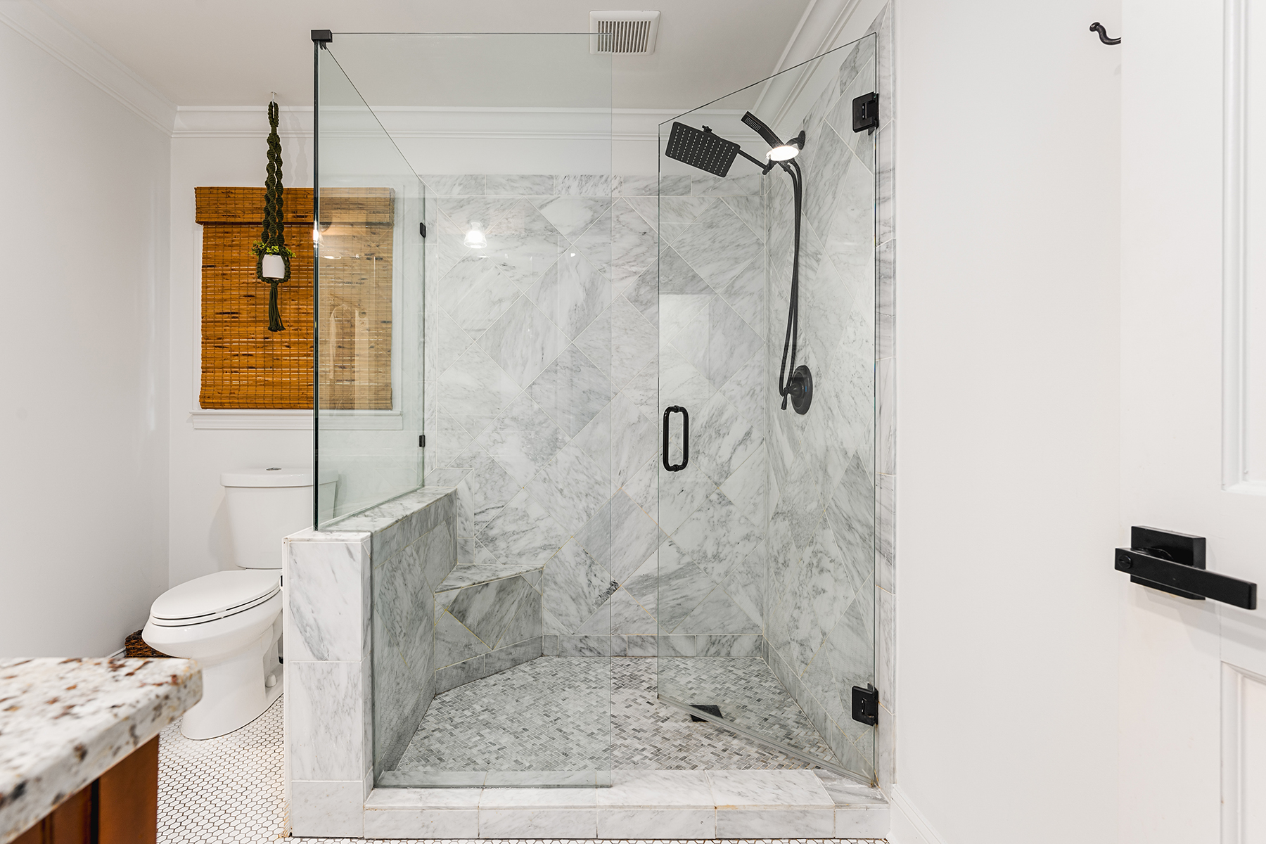  Beautifully Renovated Roswell Home Blends Contemporary Style with Classic Charm - 物件實景