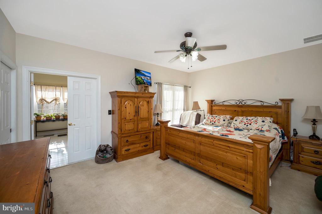 Sumerduck, Virginia, 22742, United States, 4 Bedrooms Bedrooms, ,5 BathroomsBathrooms,Residential,For Sale,2048793