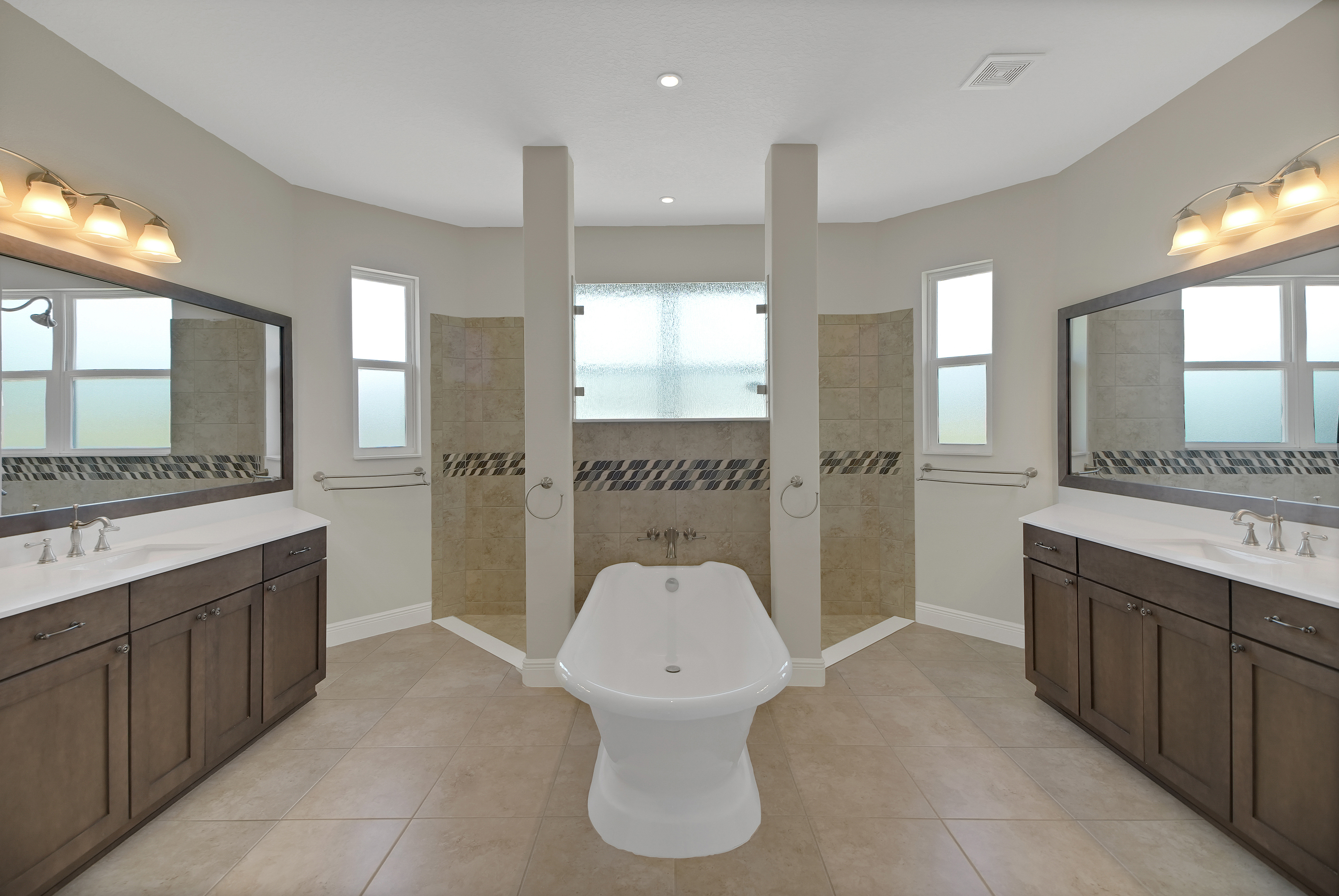Lady Lake, Florida, 32159, United States, 4 Bedrooms Bedrooms, ,3 BathroomsBathrooms,Residential,For Sale,2001530