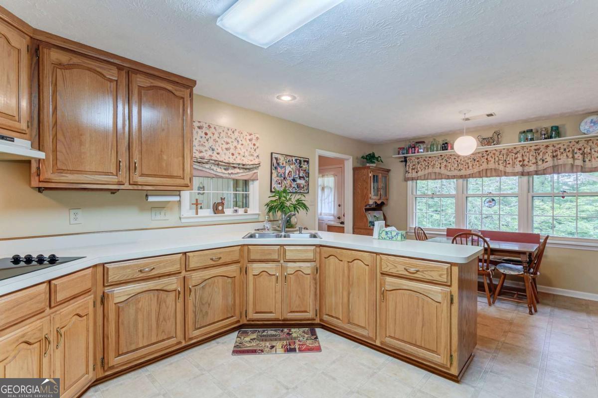 Comer, Georgia, 30629, United States, 5 Bedrooms Bedrooms, ,3 BathroomsBathrooms,Residential,For Sale,1991082