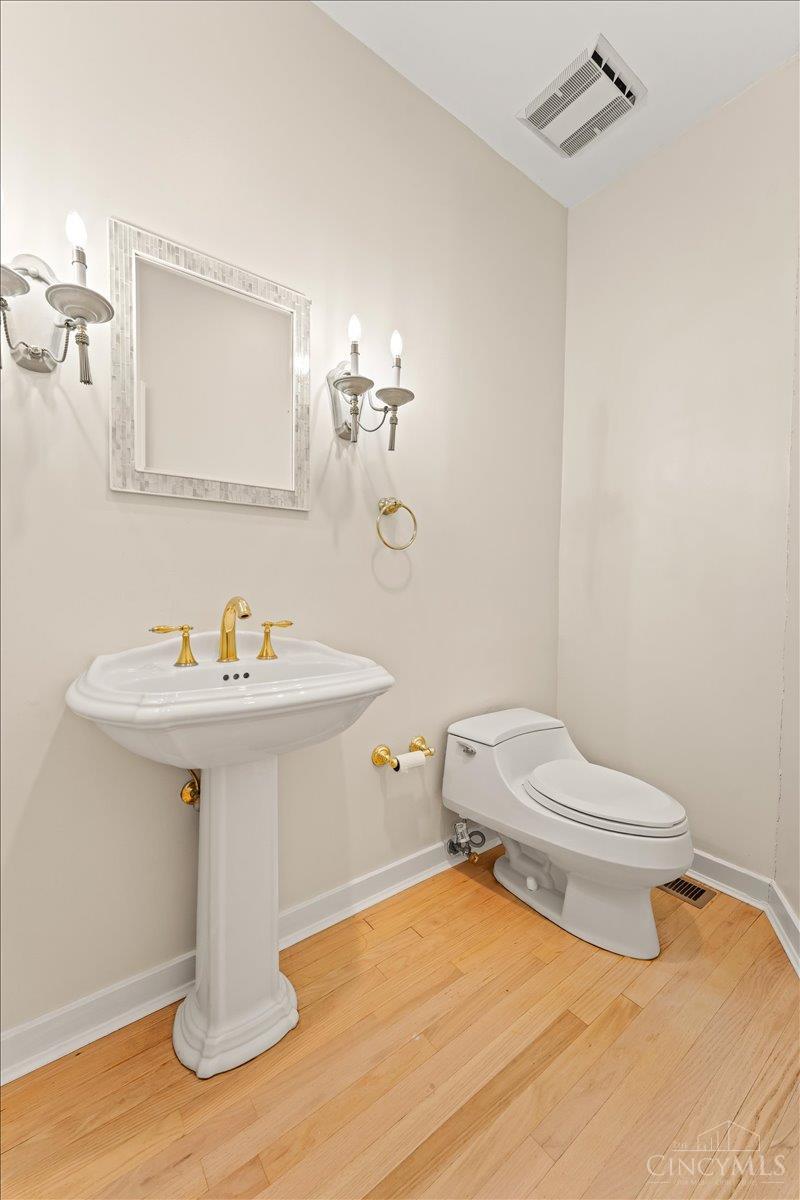 Cincinnati, Ohio, 45226, United States, 4 Bedrooms Bedrooms, ,4 BathroomsBathrooms,Residential,For Sale,1912021