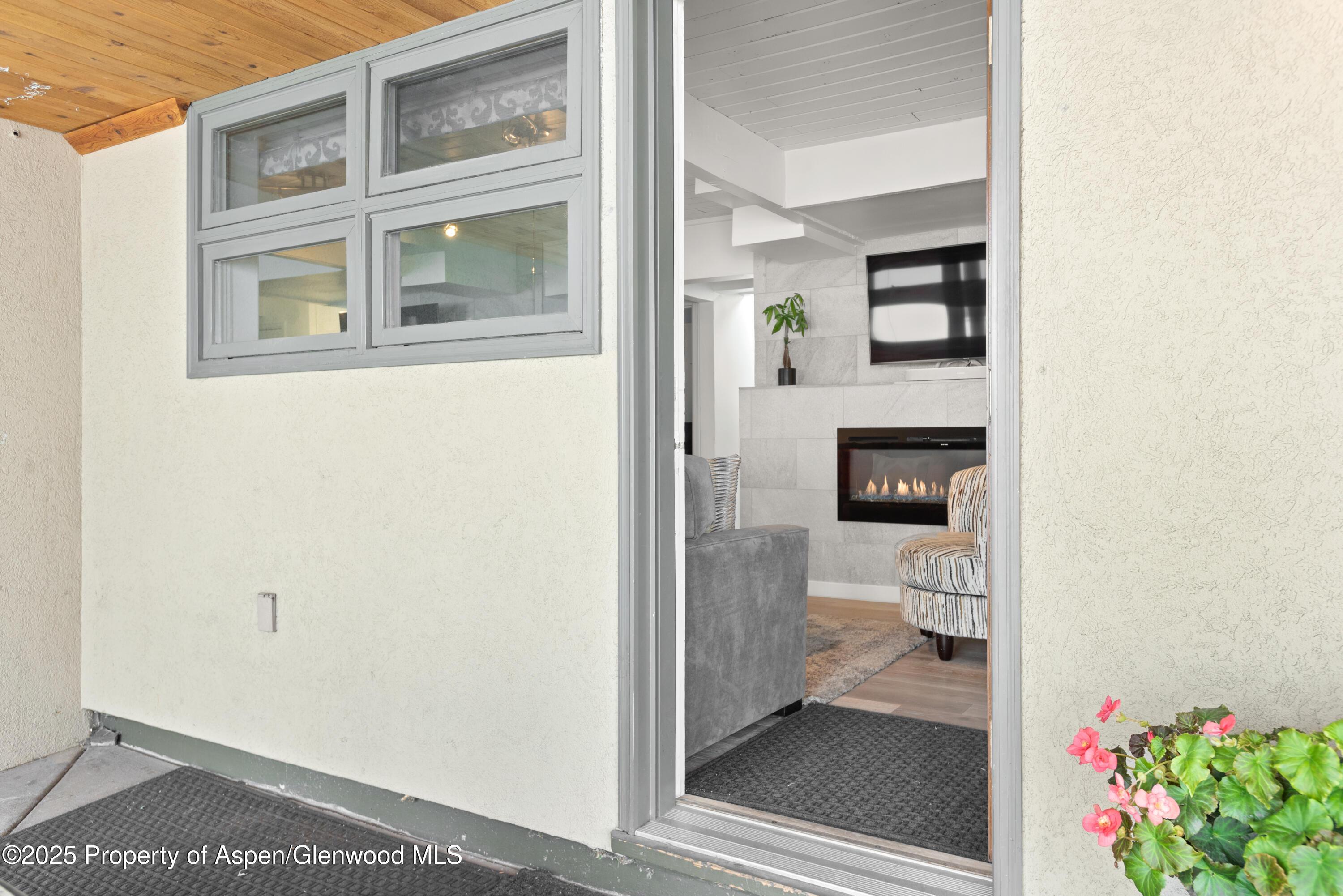 Aspen, Colorado, 81611, United States, 2 Bedrooms Bedrooms, ,1 BathroomBathrooms,Residential,For Sale,1826750