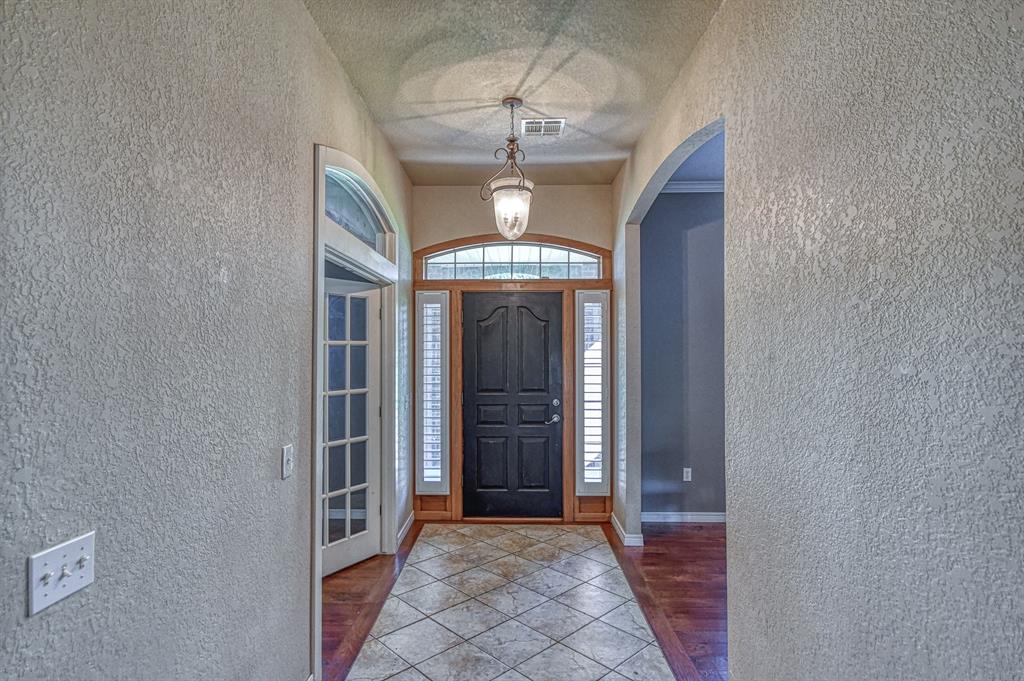 Noble, Oklahoma, 73068, United States, 6 Bedrooms Bedrooms, ,4 BathroomsBathrooms,Residential,For Sale,1978197