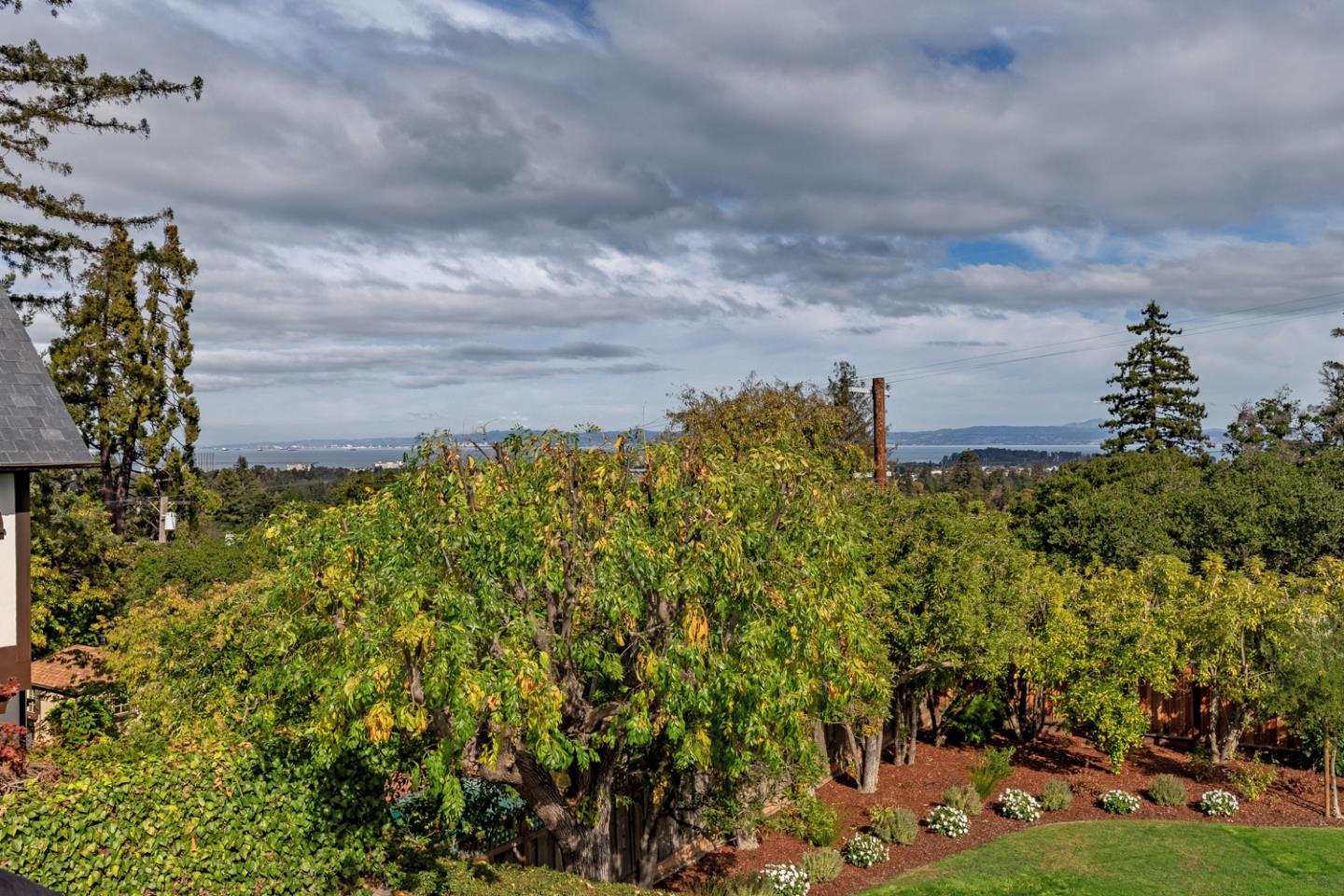 Hillsborough, California, 94010, United States, 3 Bedrooms Bedrooms, ,4 BathroomsBathrooms,Residential,For Sale,1989109