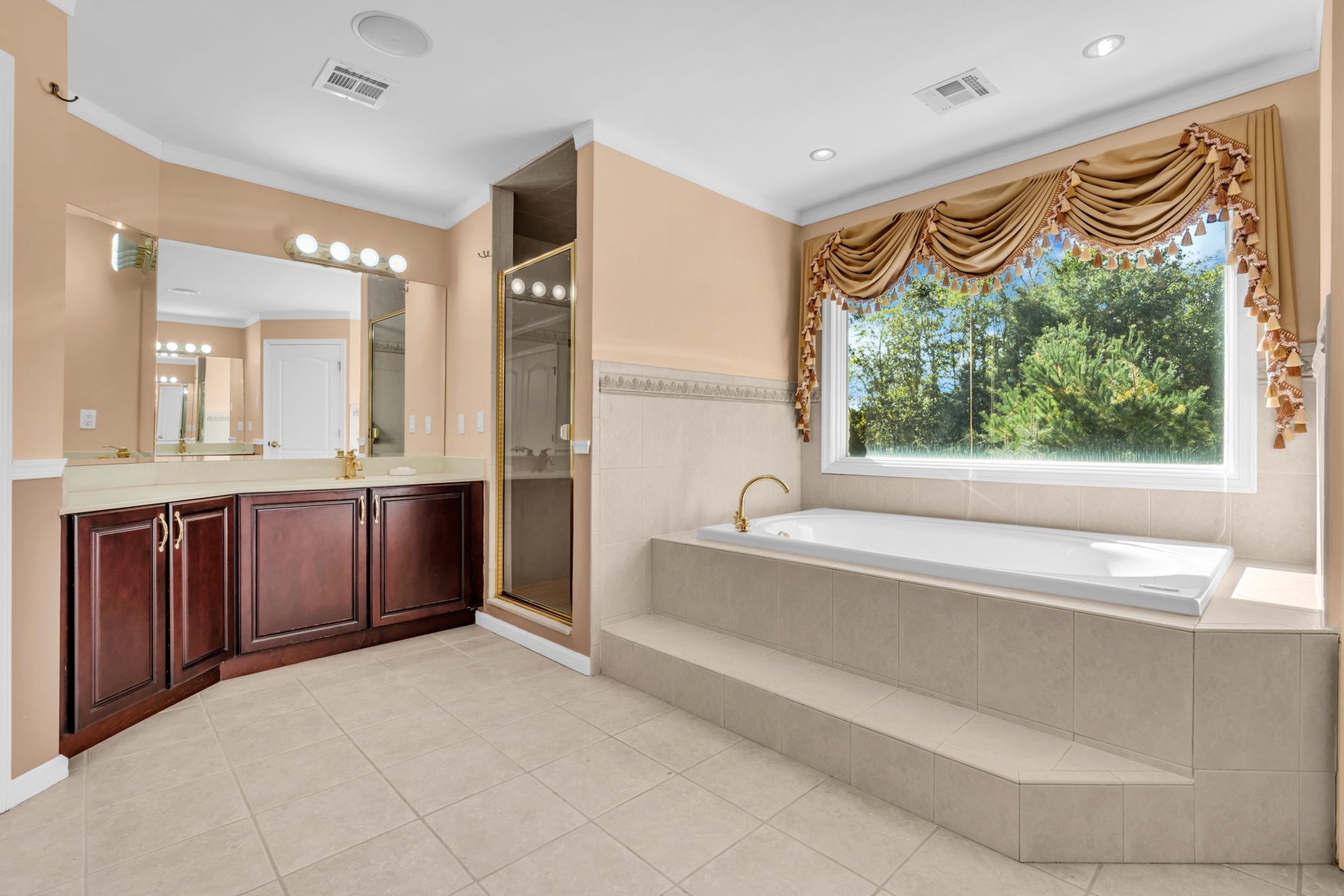 Luxury Multi-Generational Estate - 物件實景