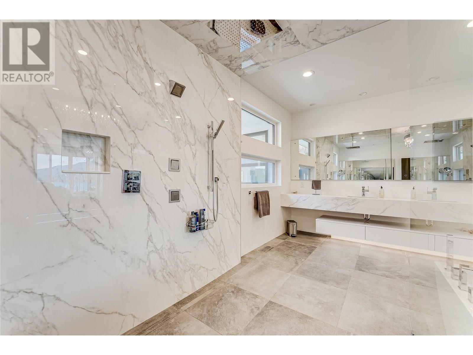 LAKE COUNTRY, British Columbia, V4V 2G2, CA, 4 Bedrooms Bedrooms, ,3 BathroomsBathrooms,Residential,For Sale,1859669