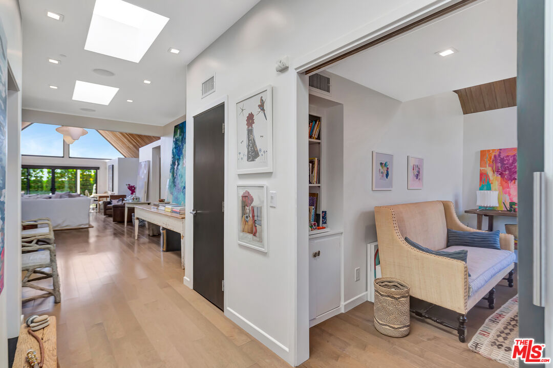 Malibu, California, 90265, United States, 4 Bedrooms Bedrooms, ,3 BathroomsBathrooms,Residential,For Sale,1925740