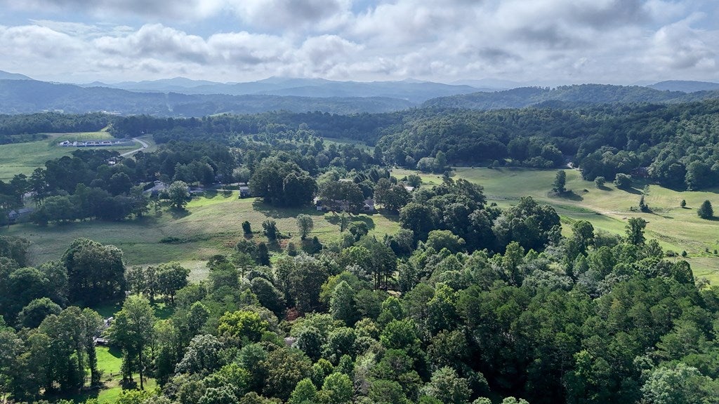 Murphy, North Carolina, 28906, United States, 3 Bedrooms Bedrooms, ,3 BathroomsBathrooms,Residential,For Sale,1902366