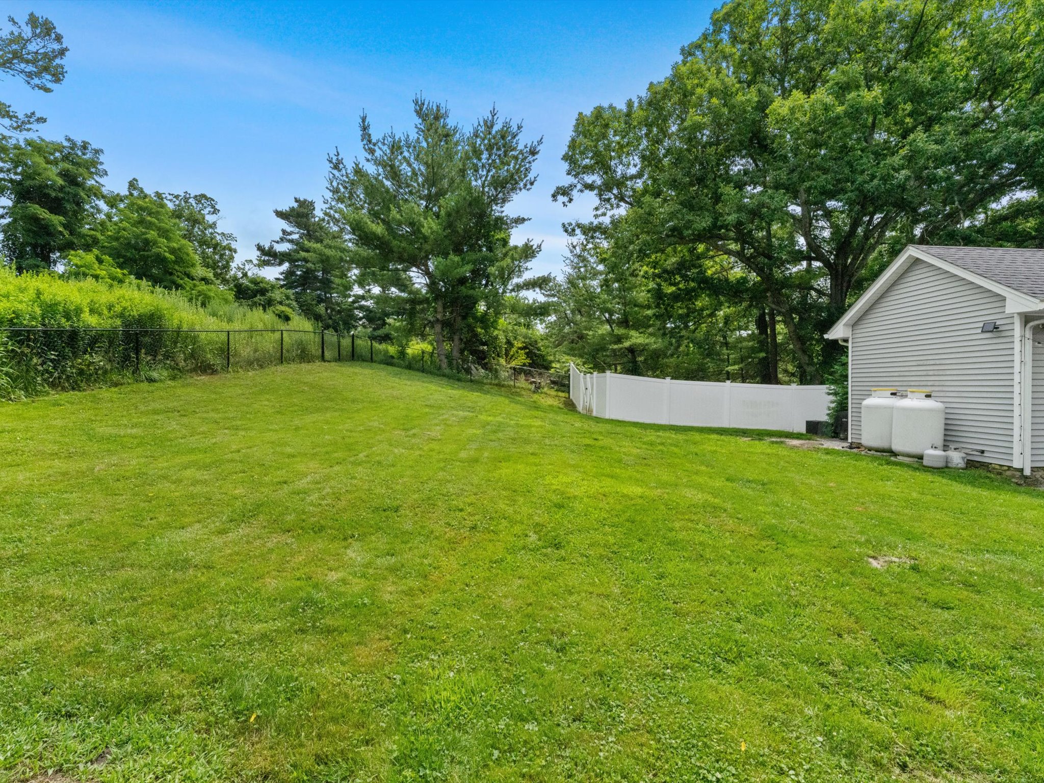  11 Mendon Road, Northbridge, MA 01534 - 物件實景