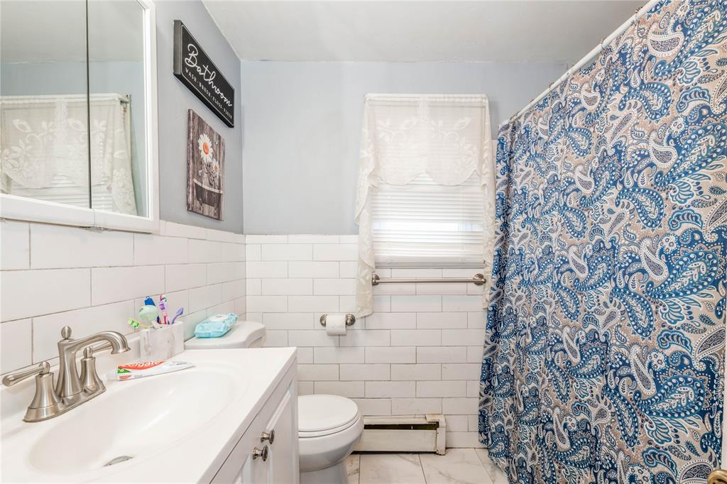 Elmont, New York, 11003, United States, 5 Bedrooms Bedrooms, ,2 BathroomsBathrooms,Residential,For Sale,1928943
