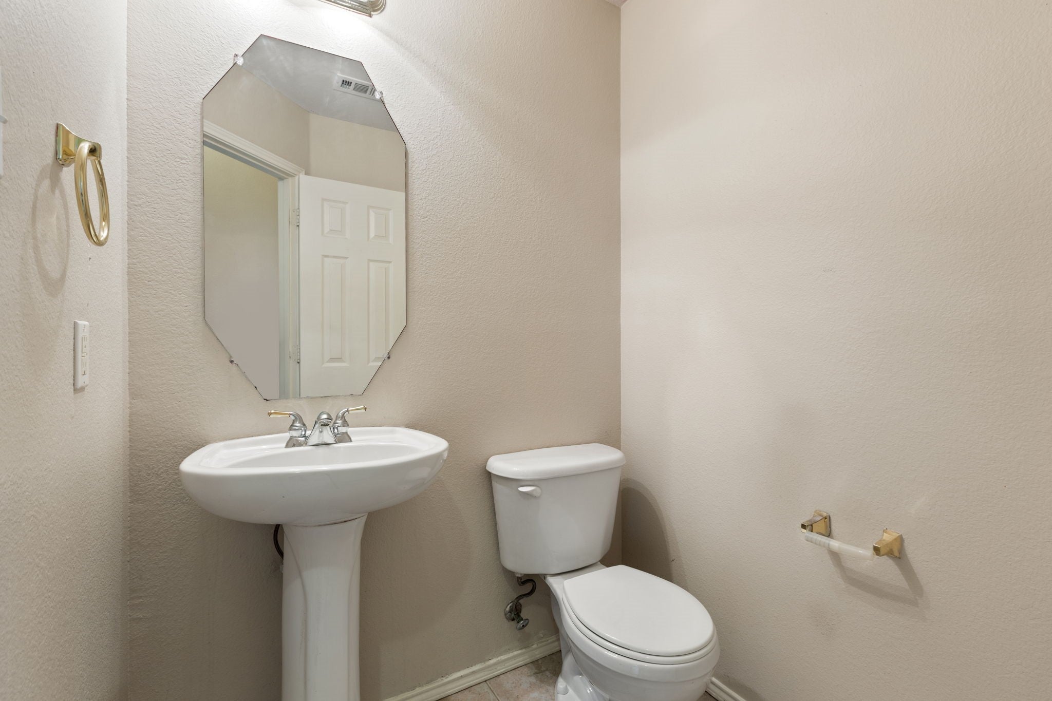 Frisco, Texas, 75035, United States, 5 Bedrooms Bedrooms, ,4 BathroomsBathrooms,Residential,For Sale,1977437