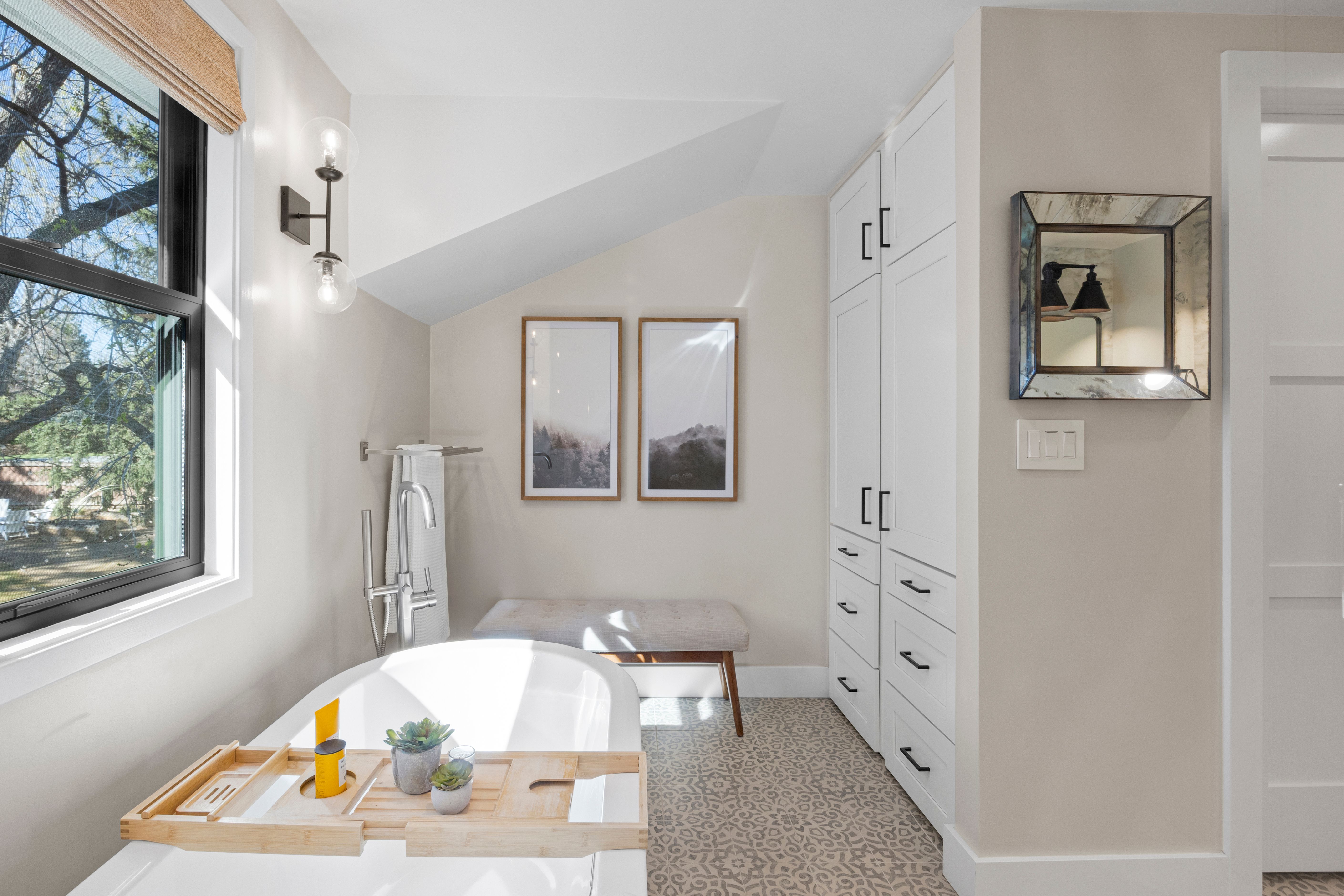  Thoughtful design, modern updates, and timeless charm - 物件實景