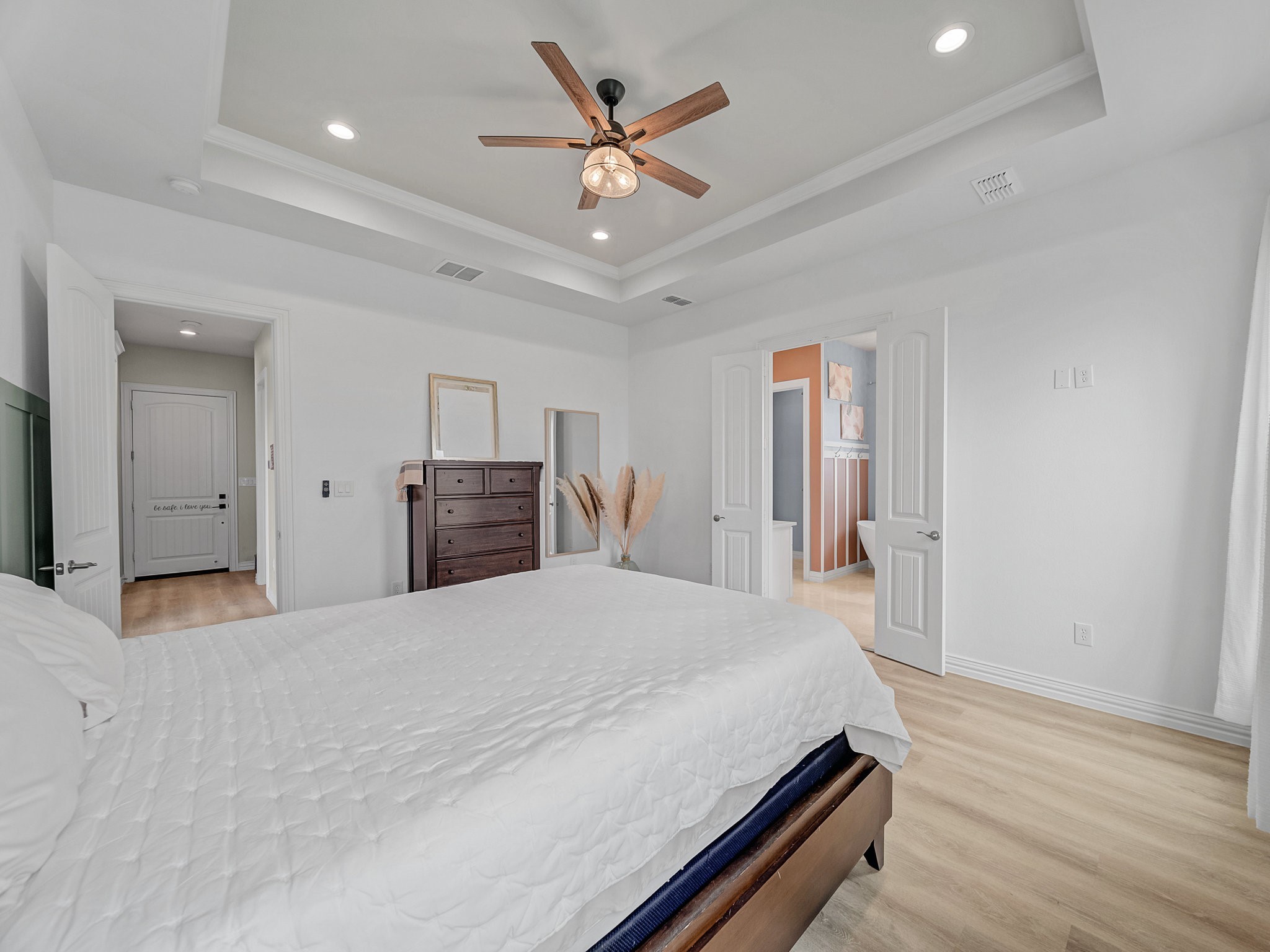 Krum, Texas, 76249, United States, 5 Bedrooms Bedrooms, ,4 BathroomsBathrooms,Residential,For Sale,1795131