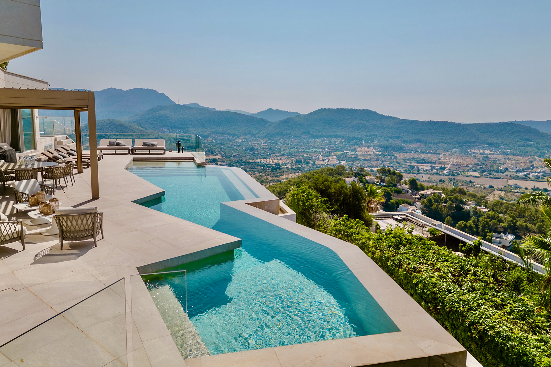  Modern-style villa with sea views in Port d