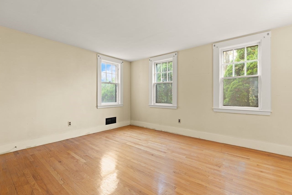 Wareham, Massachusetts, 02571, United States, 5 Bedrooms Bedrooms, ,3 BathroomsBathrooms,Residential,For Sale,1987680