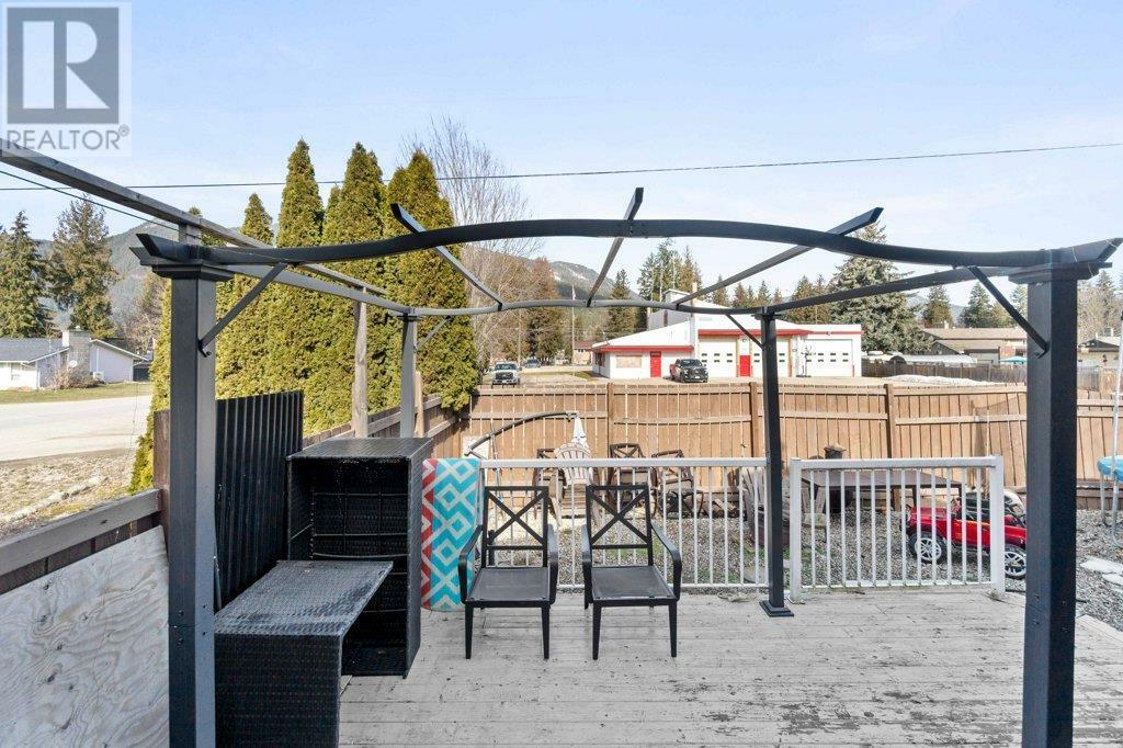 SICAMOUS, British Columbia, V0E 2V0, CA, 4 Bedrooms Bedrooms, ,2 BathroomsBathrooms,Residential,For Sale,1838473