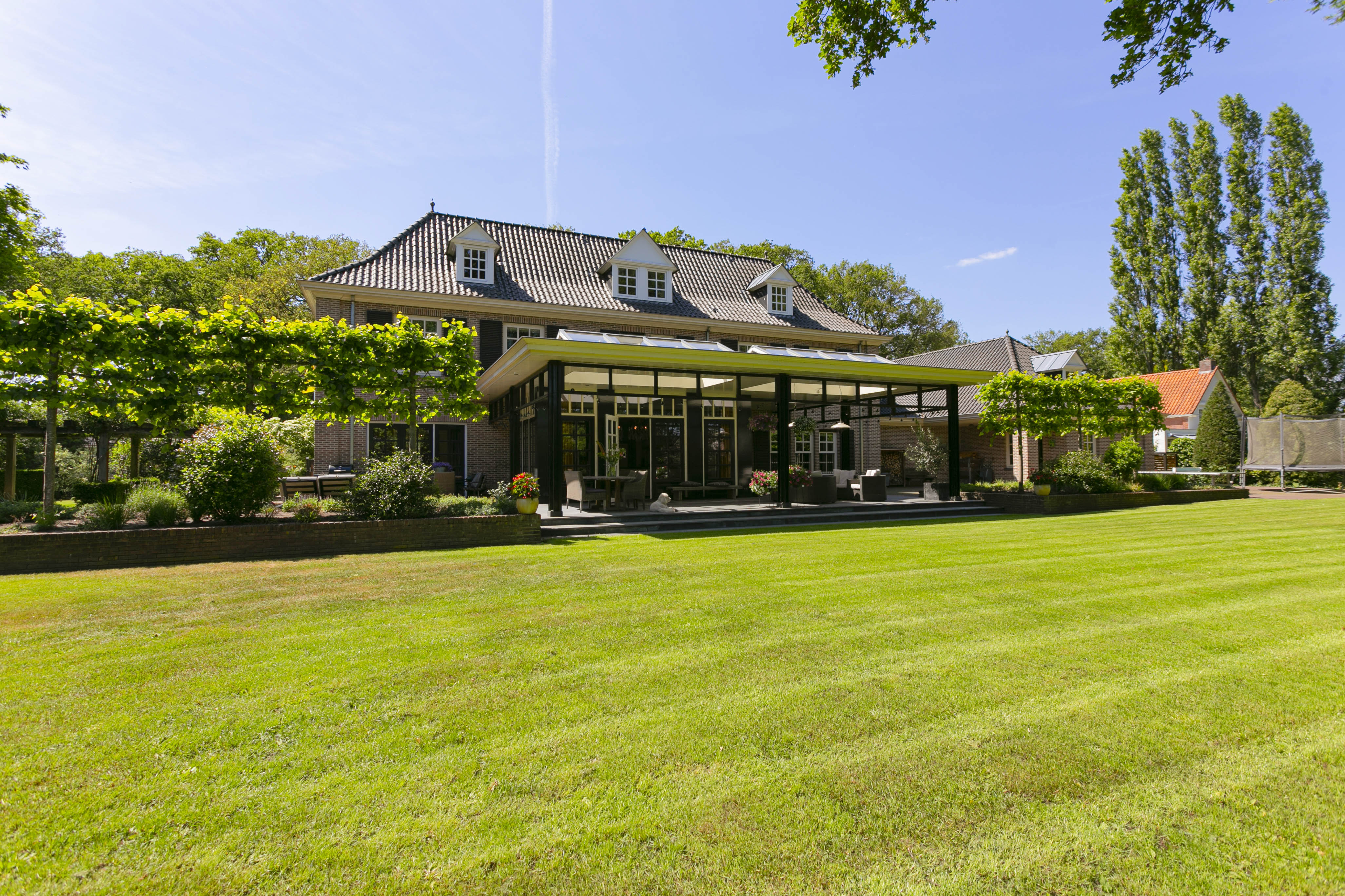  Stately elegance with a contemporary soul – a unique family residence - 物件實景